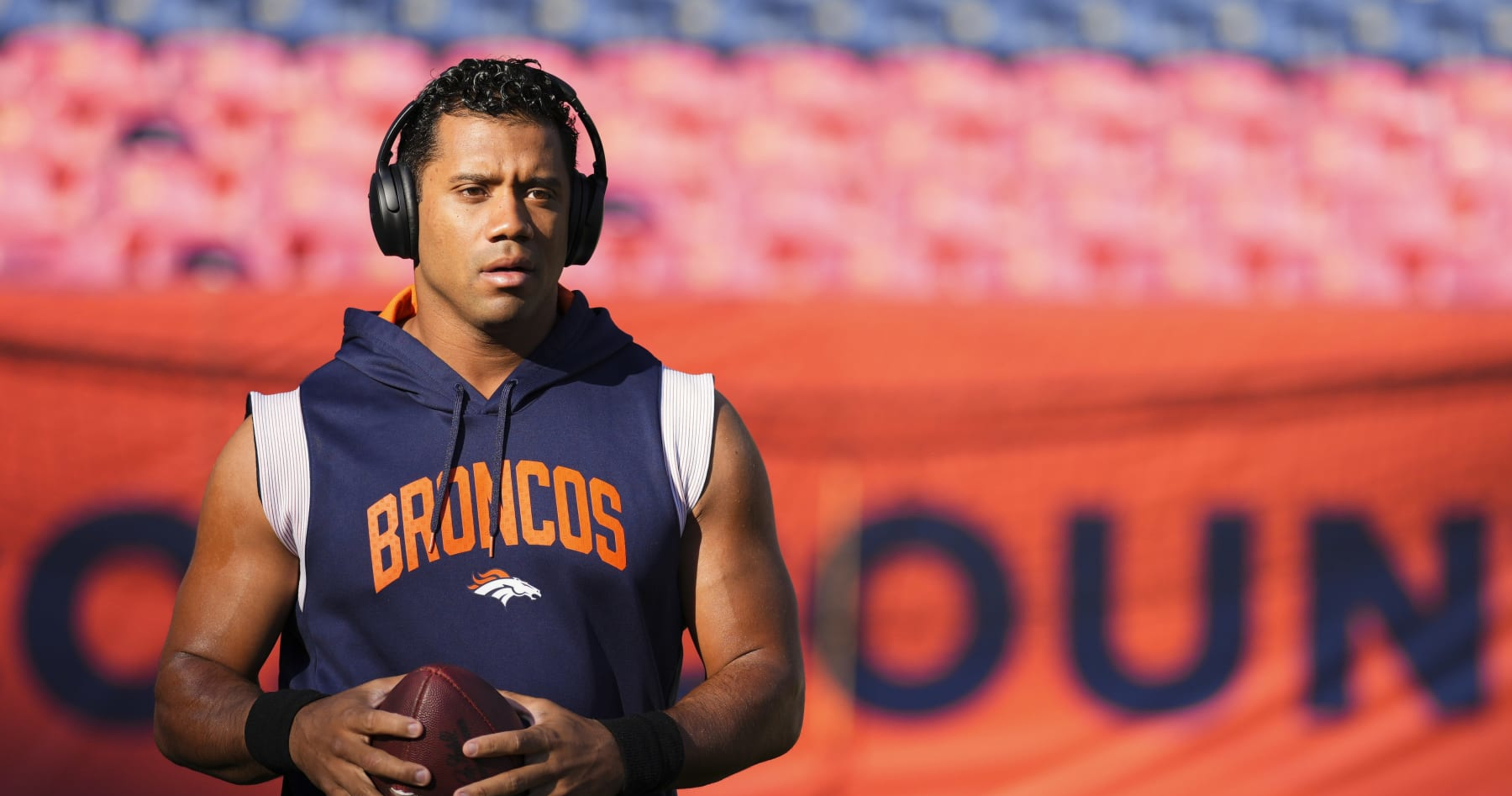 Broncos QB Russell Wilson injures hamstring in loss to Chargers on