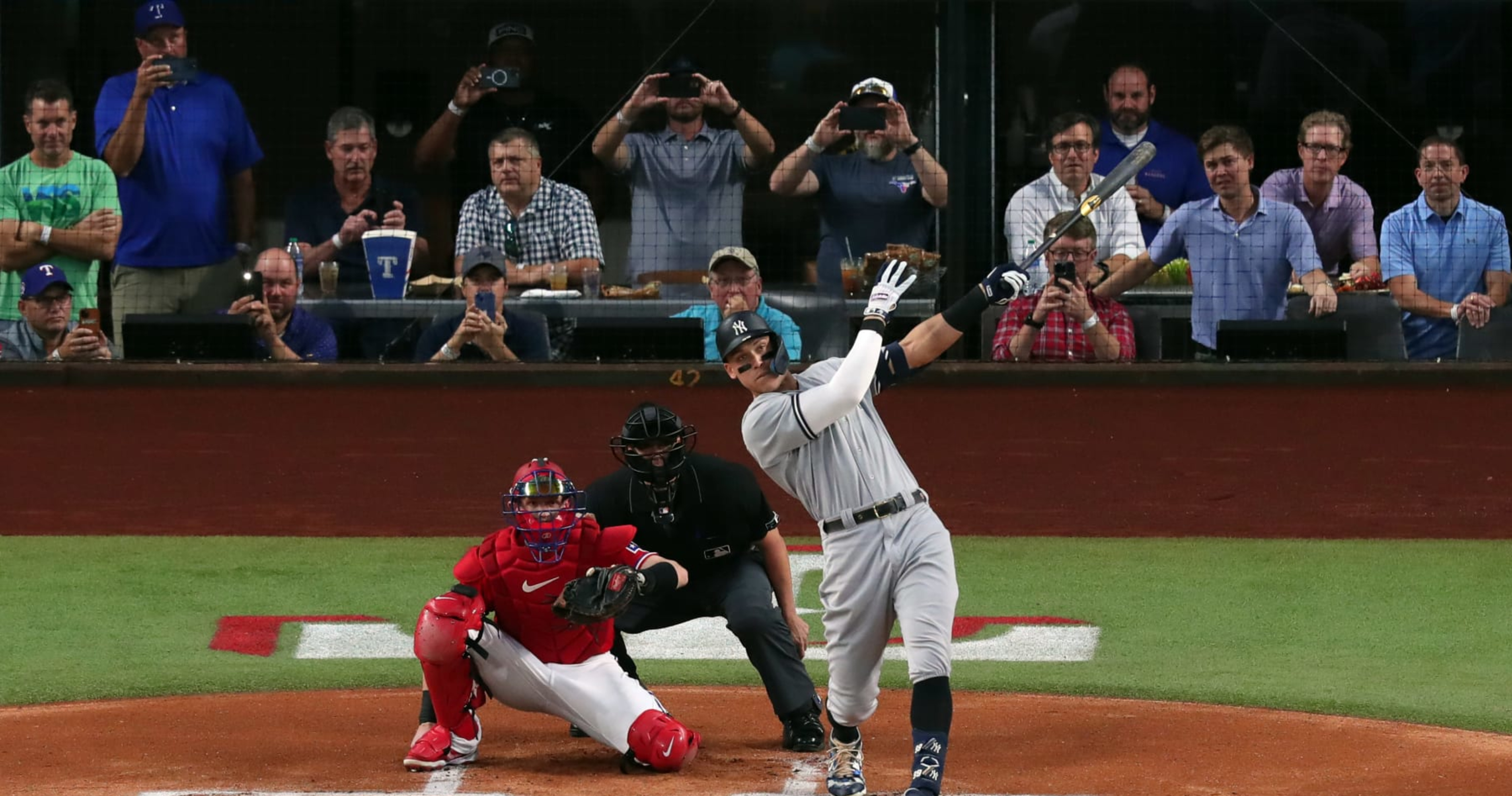 Yankees Honor Aaron Judge's AL HR Record with '62' Bacon Cheeseburger