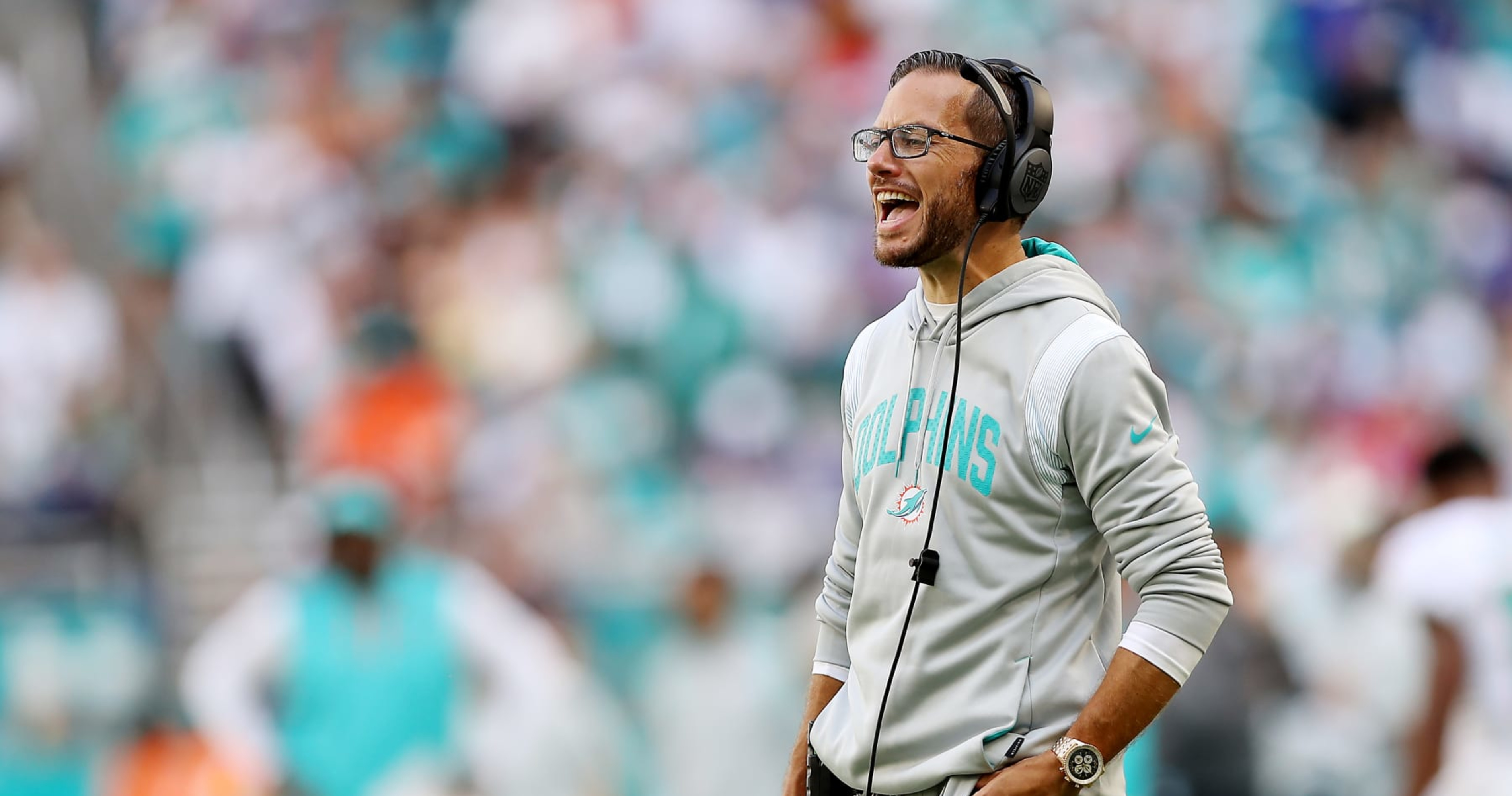 Mike McDaniel Praises Dolphins Captains for Removing Ping-Pong Table from Locker..