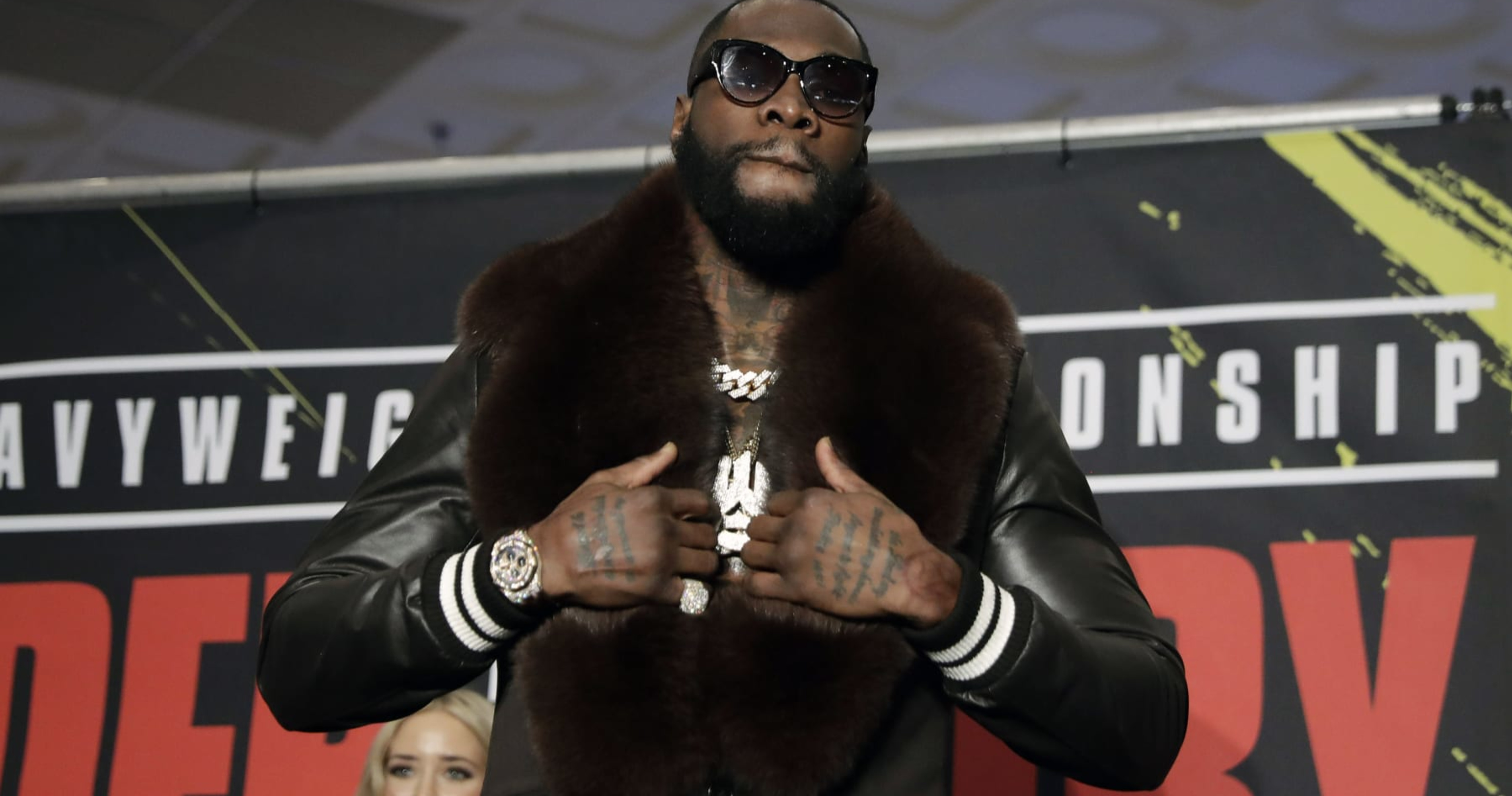 Tyson Fury keeps the jokes coming, but Deontay Wilder isn't laughing |  Sporting News
