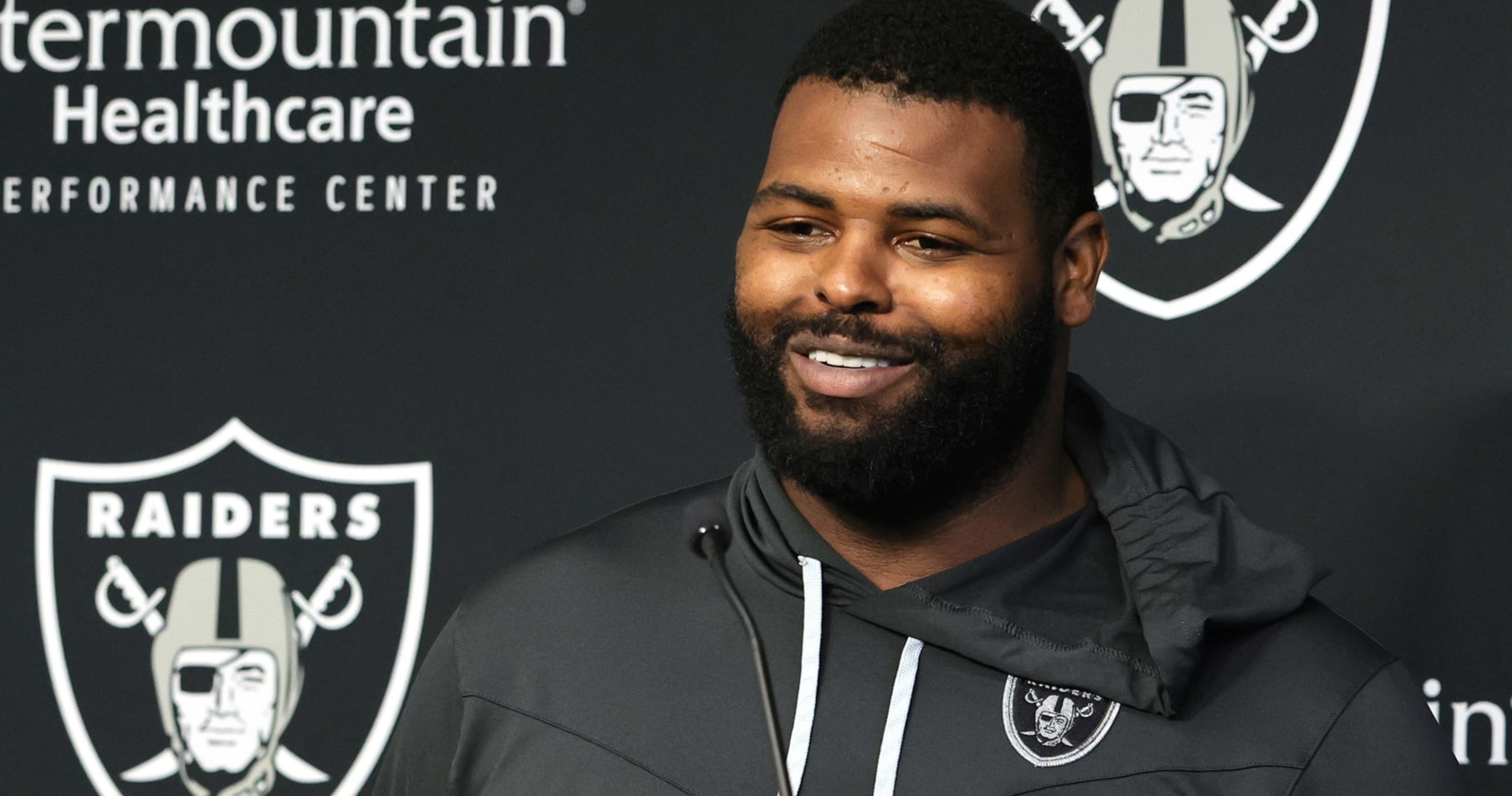NFL Rumors: Johnathan Hankins Traded to Cowboys from Raiders for Draft Picks