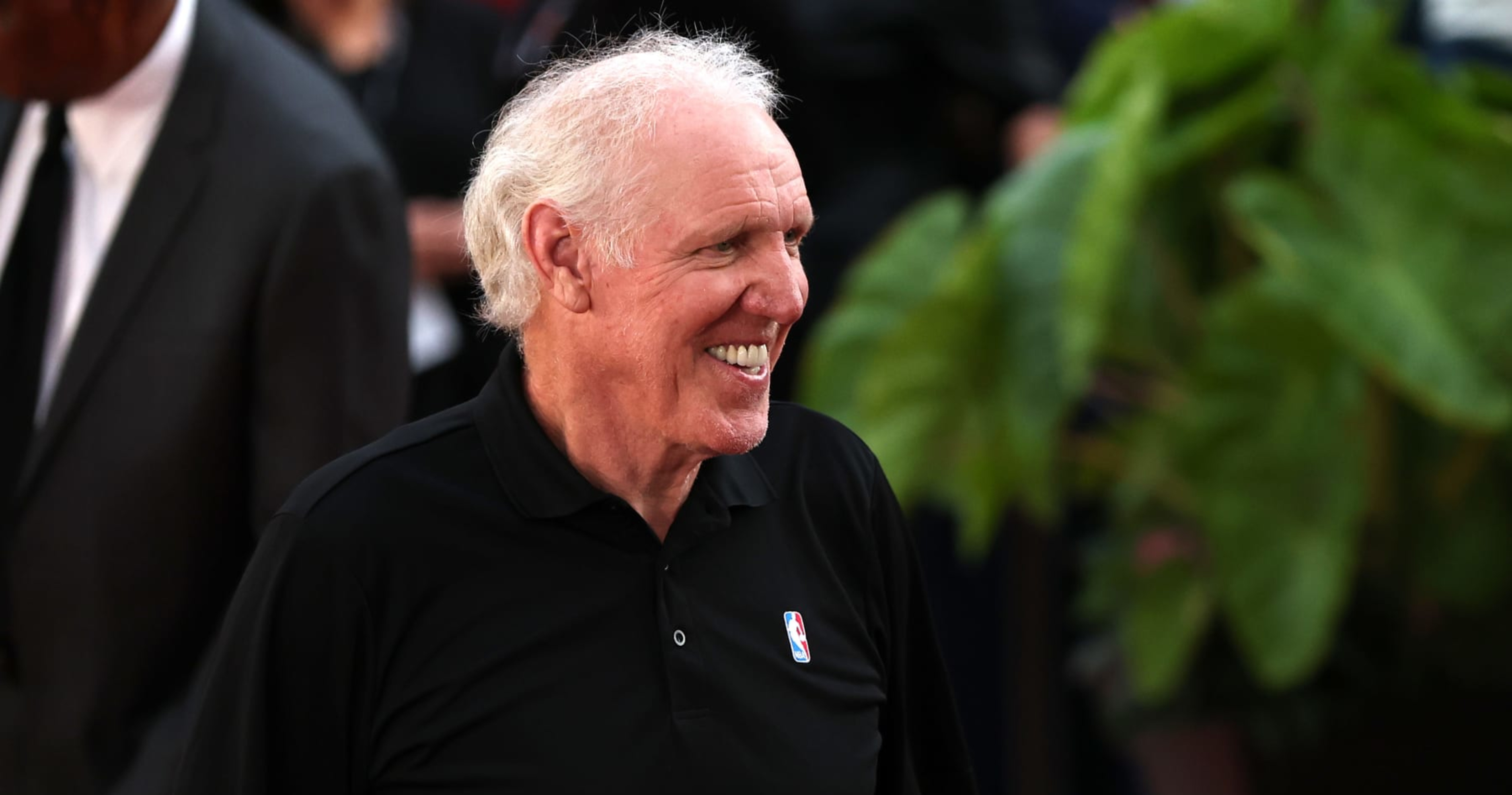 Bill Walton changed his T-shirt in the middle of an ESPN broadcast