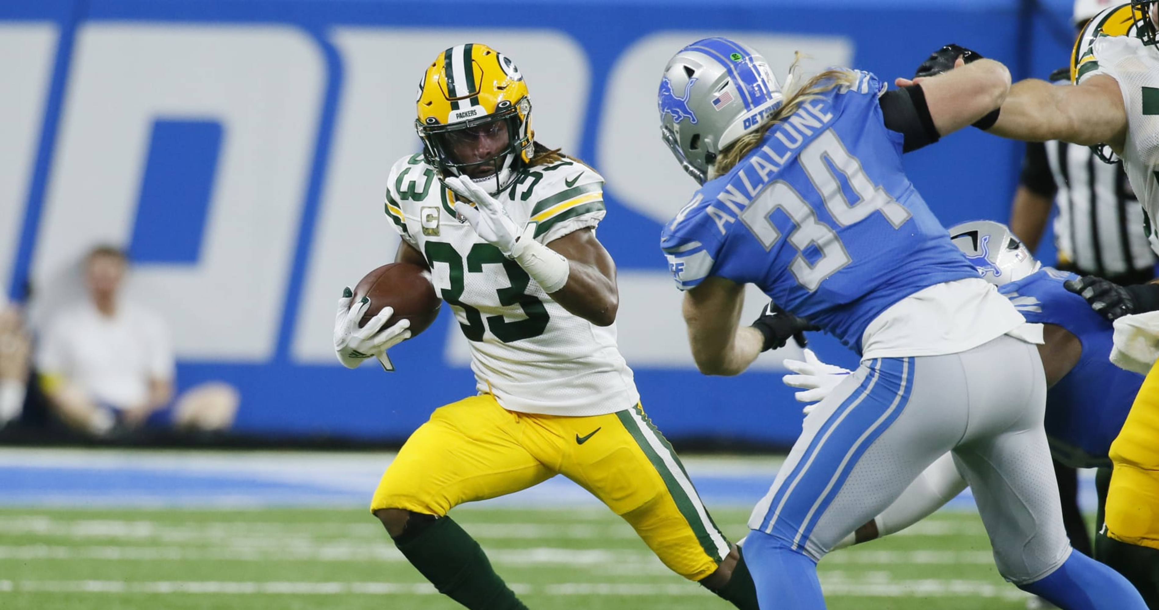 Packers running back Aaron Jones seen in walking boot following