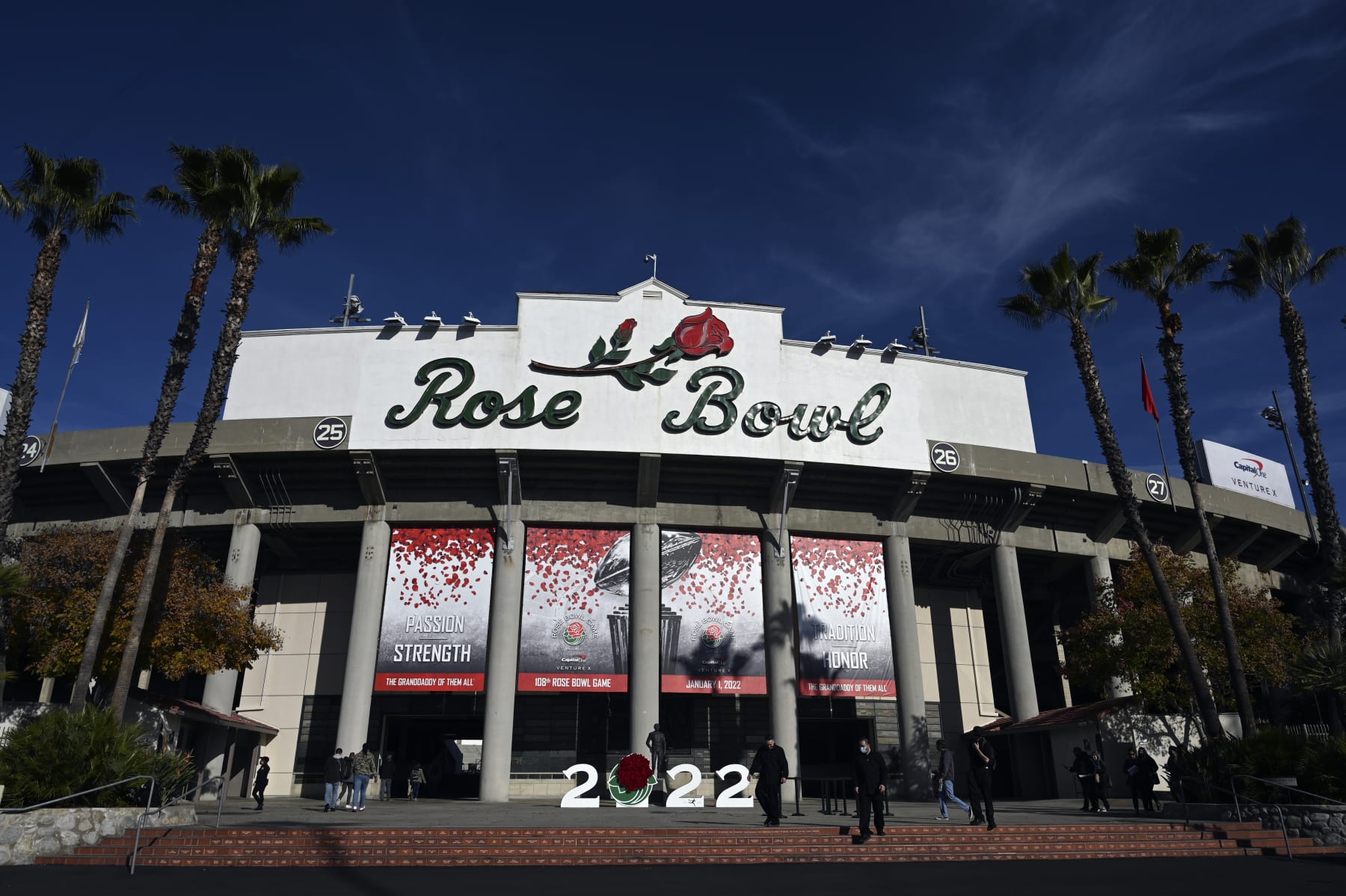 Rose Bowl Reportedly Negotiating Role In Expanded College Football rose-bowl-reportedly-negotiating-role-in-expanded-college-football