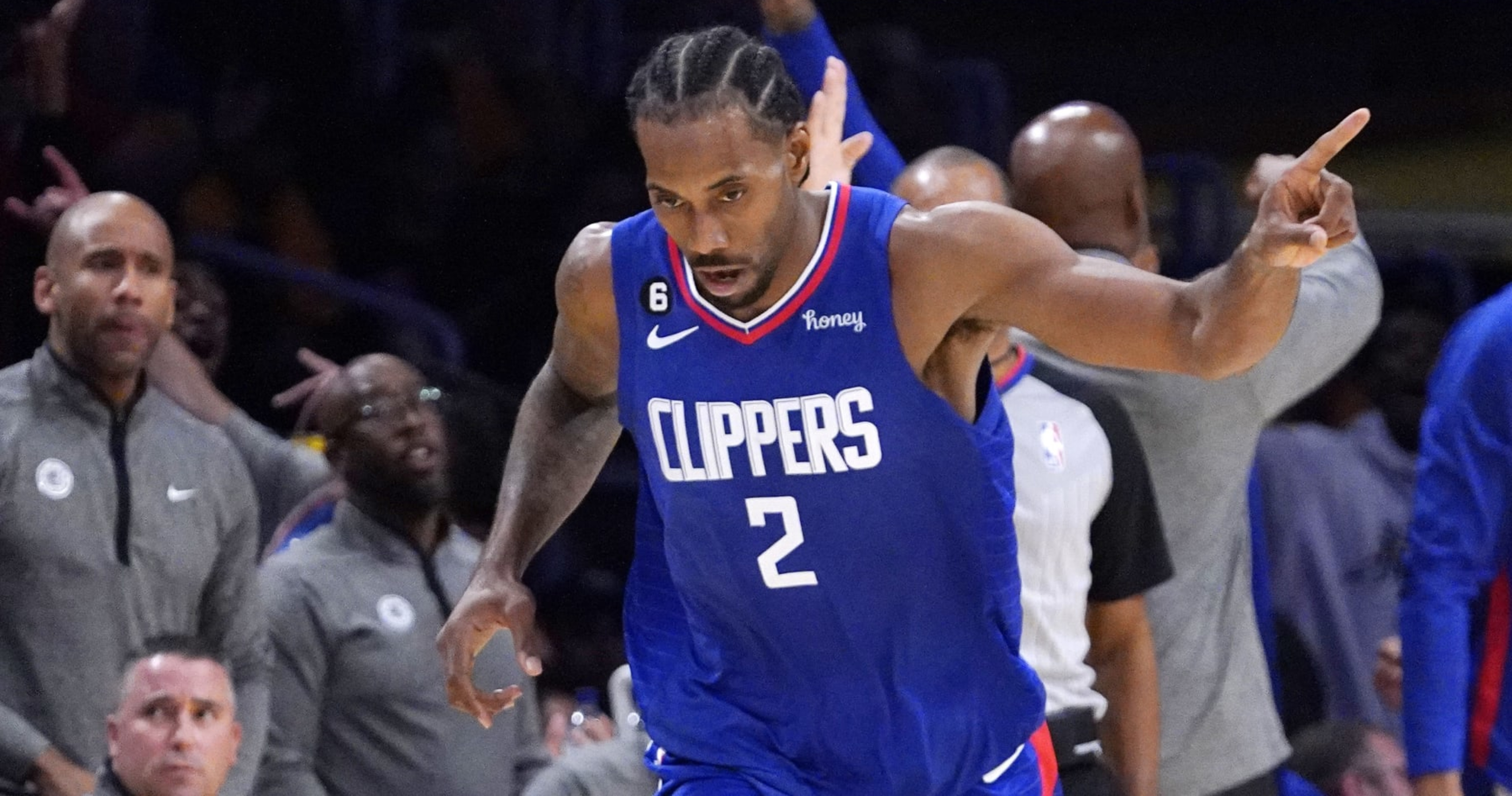 Clippers' Kawhi Leonard Plays 5-on-5, Has 'A Ways To Go' In Knee Injury ...