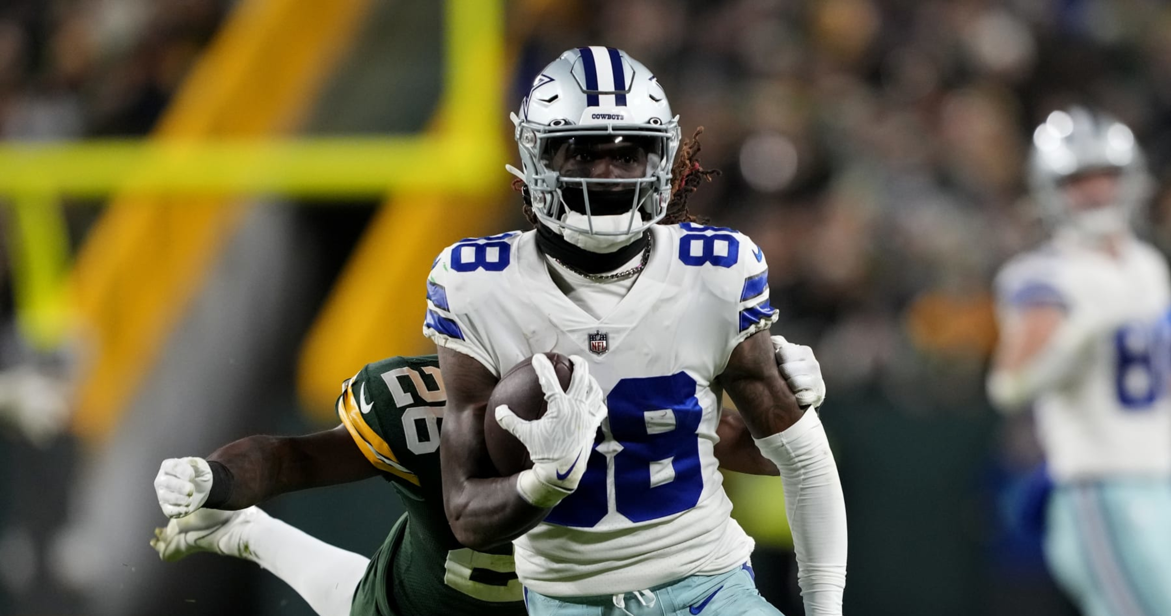 Dallas Cowboys wide receiver CeeDee Lamb (88)scores a touchdown