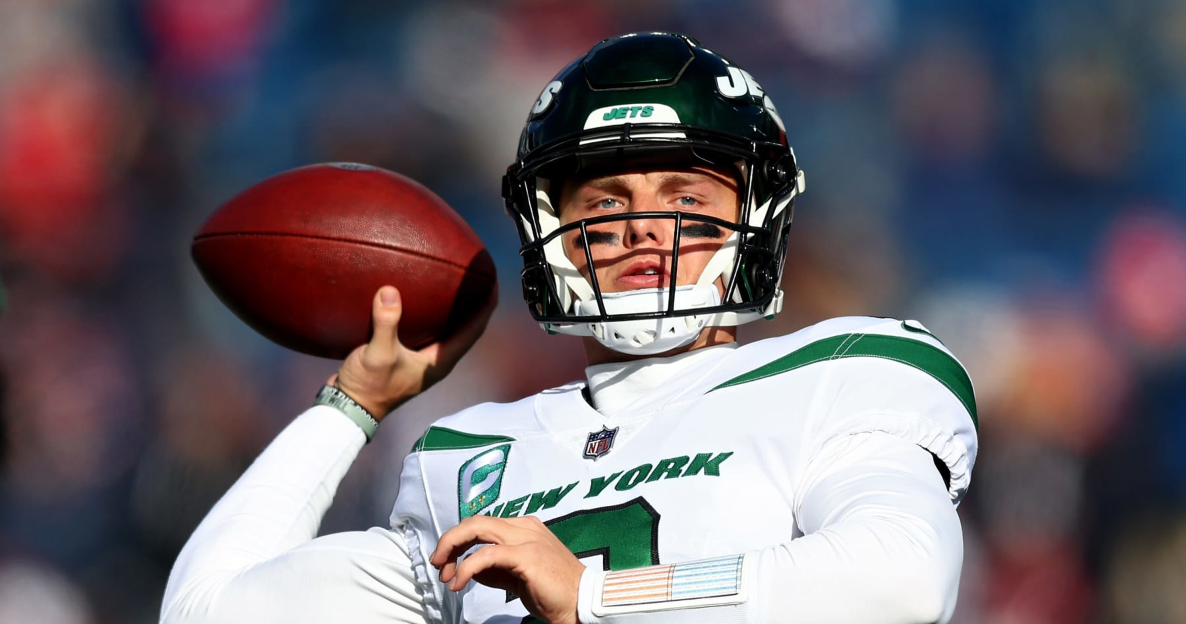 Jets make strange QB moves before Patriots game: What it means for