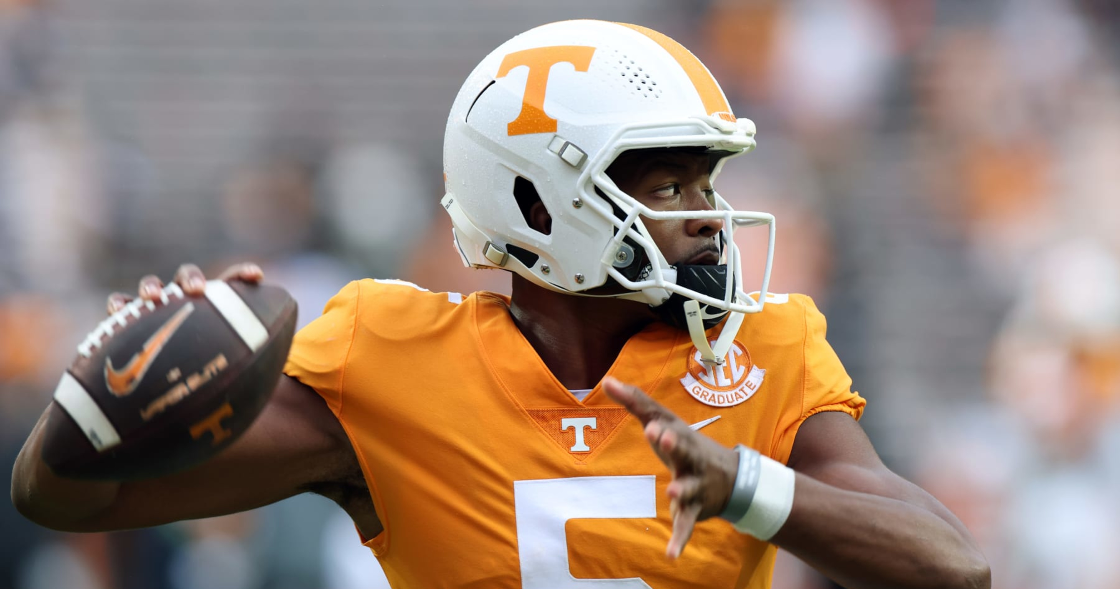 Hendon Hooker's Injury Diagnosed as Torn ACL After Tennessee's Loss to South Car..
