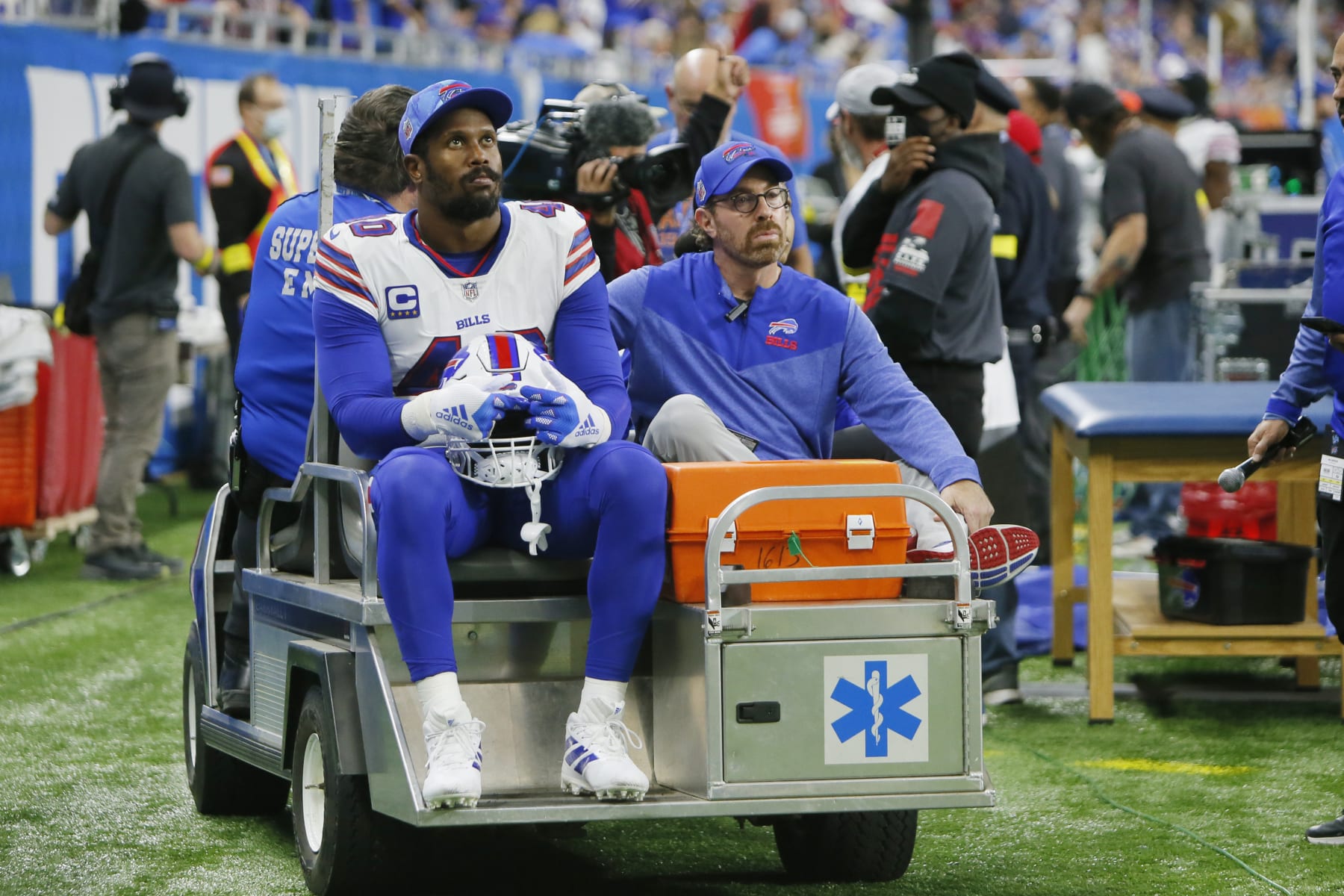 Bills' Von Miller out Indefinitely with Knee Injury Despite No Torn ACL