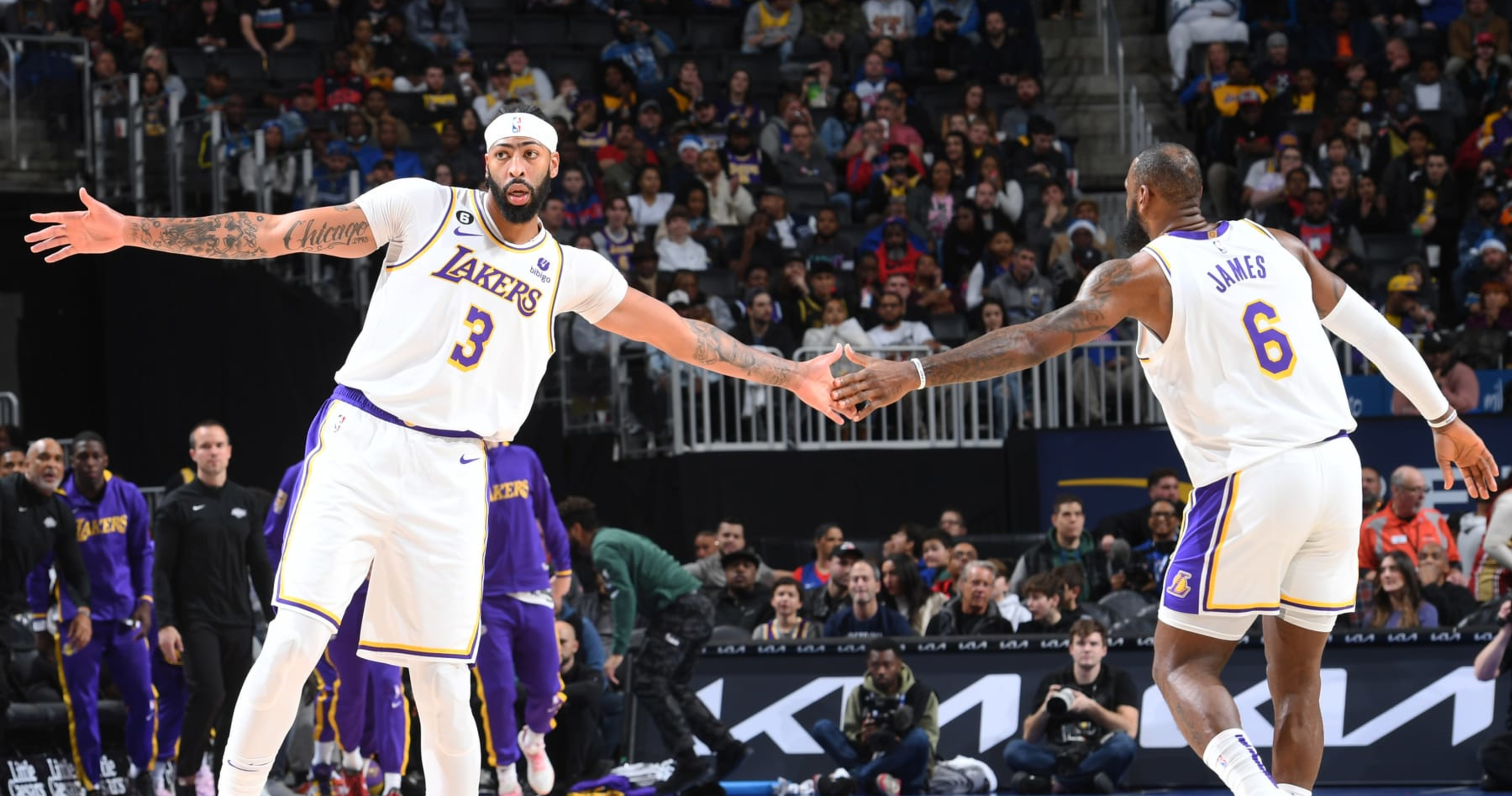 Anthony Davis 'On Another Planet' as LeBron James, Lakers Defeat Pistons