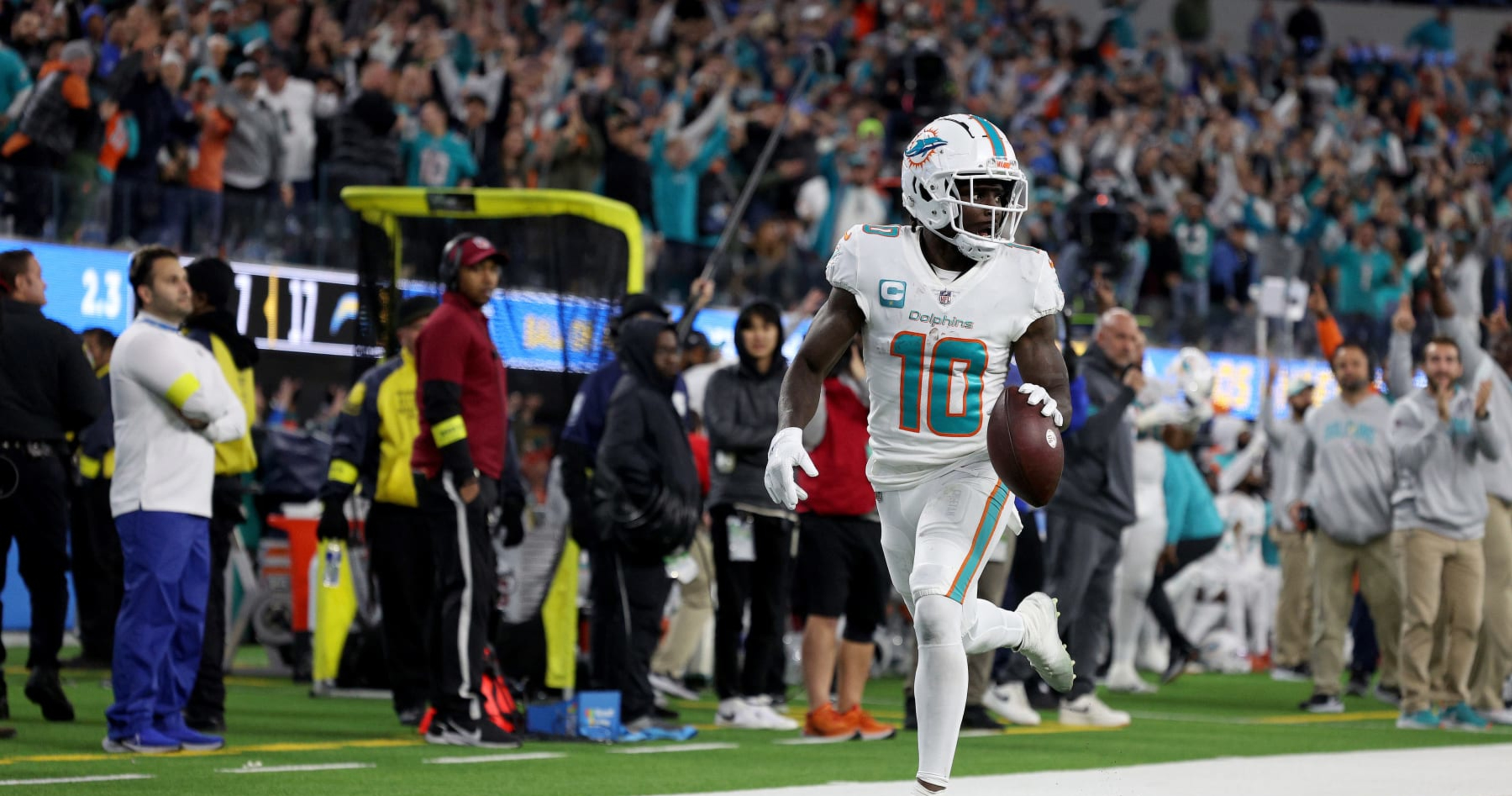 tyreek hill miami dolphins contract