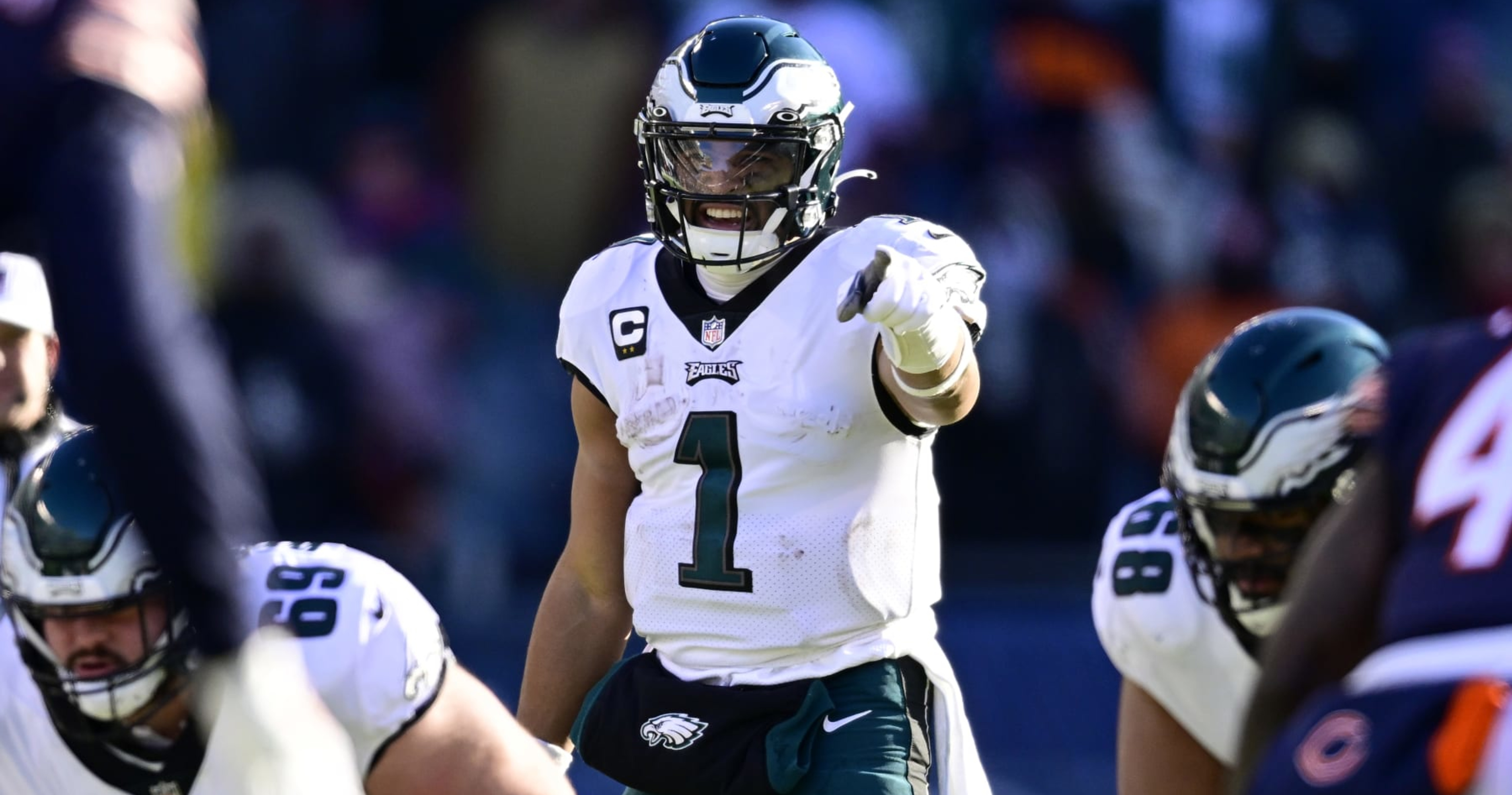 Eagles' Hurts reacts to team trading for Quinn