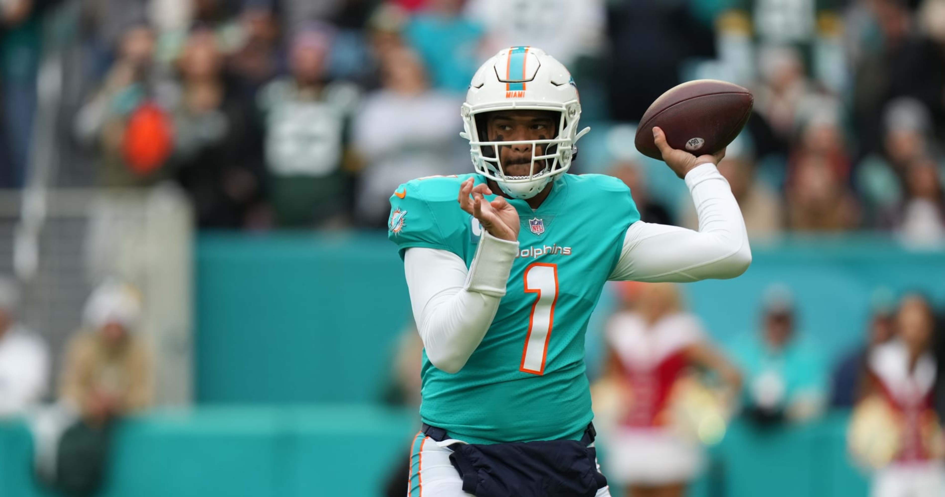 Tua Tagovailoa injury update: Mike McDaniel confirms Dolphins QB suffered  concussion in loss to Packers