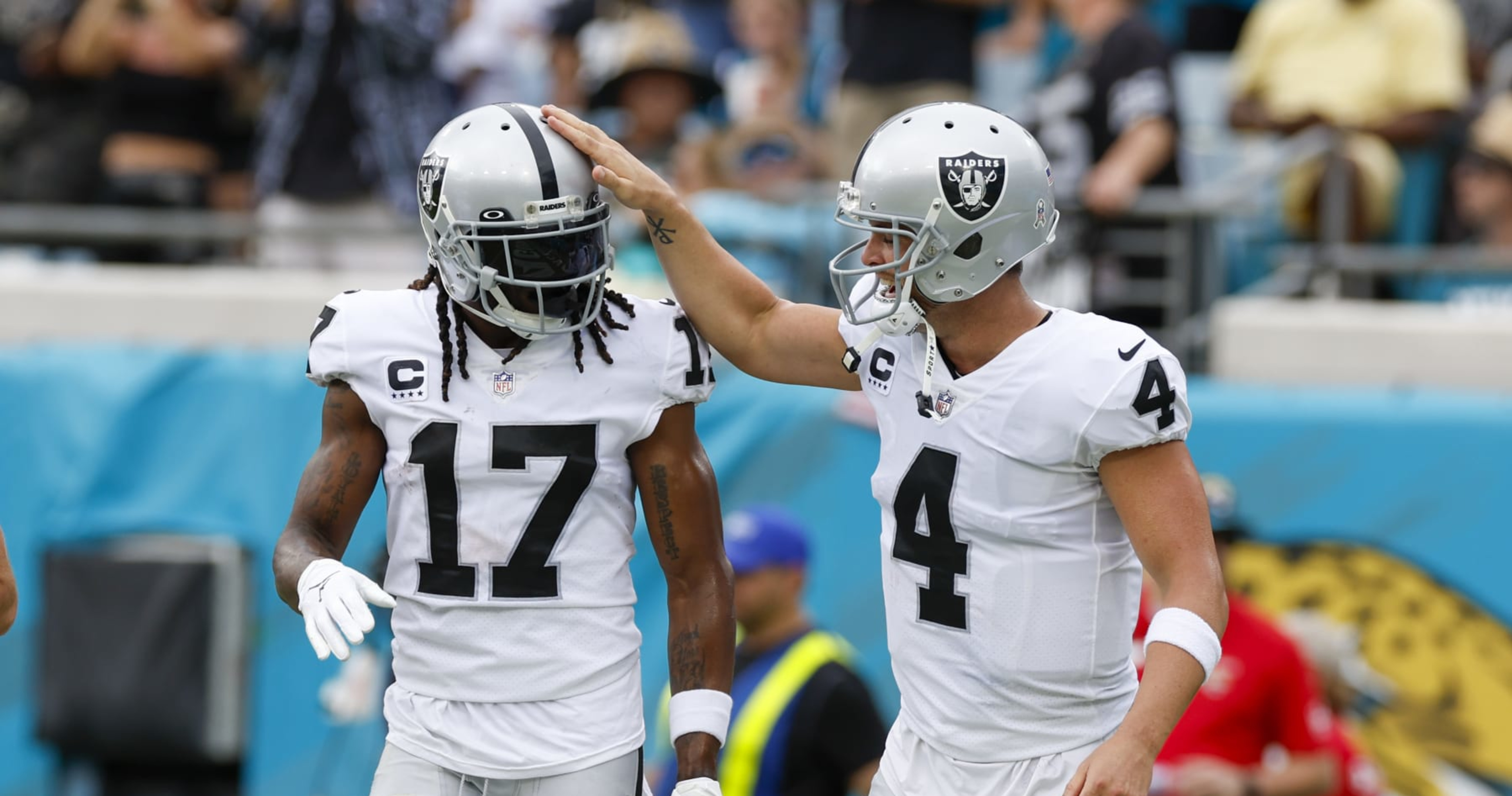 Raiders' Davante Adams Supports and Defends Derek Carr amid Benching and Trade Rumors thumbnail