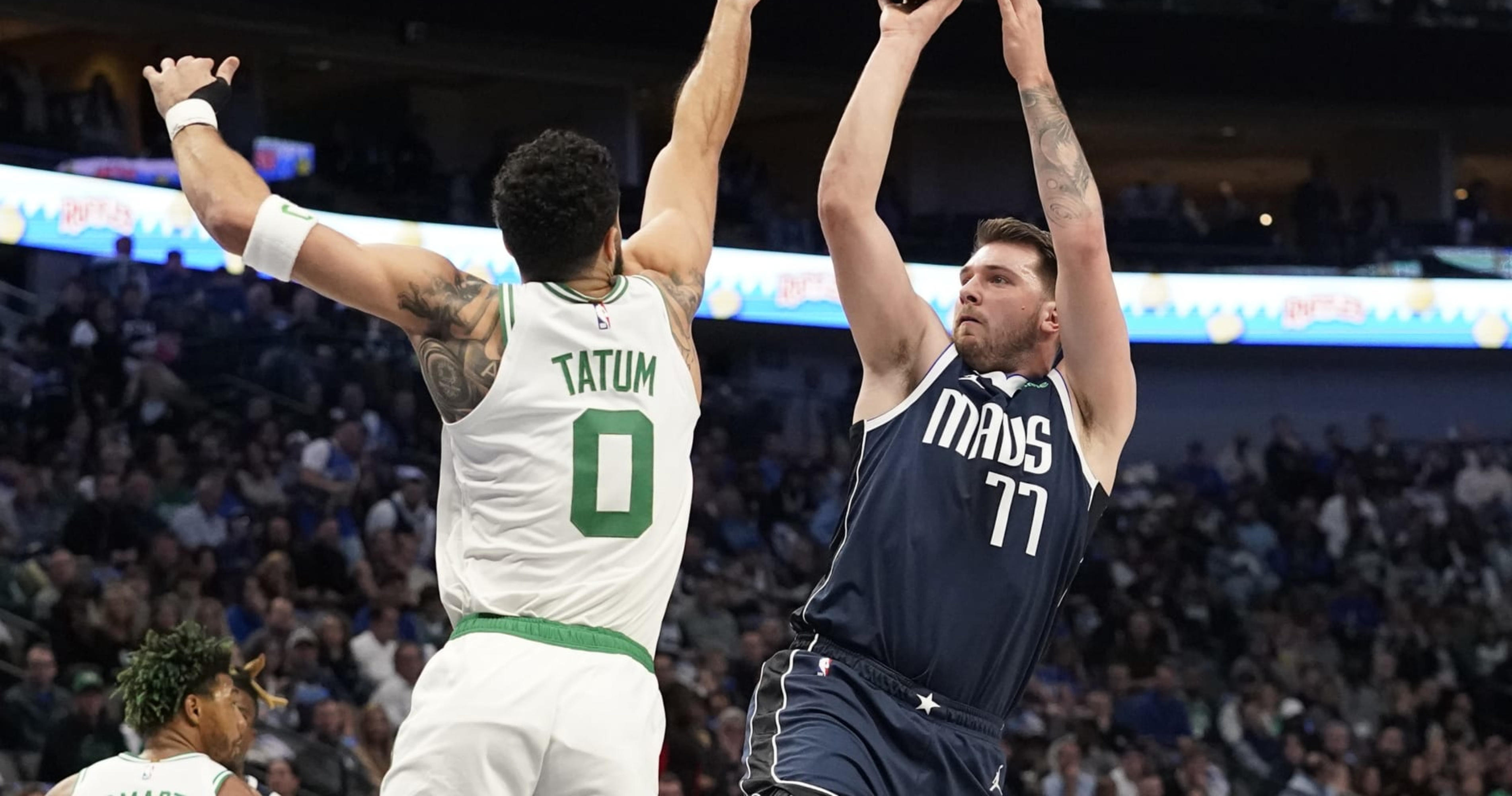 Celtics' 'Awesome' Defense Praised on Twitter as Luka Dončić, Mavs Struggle in Loss