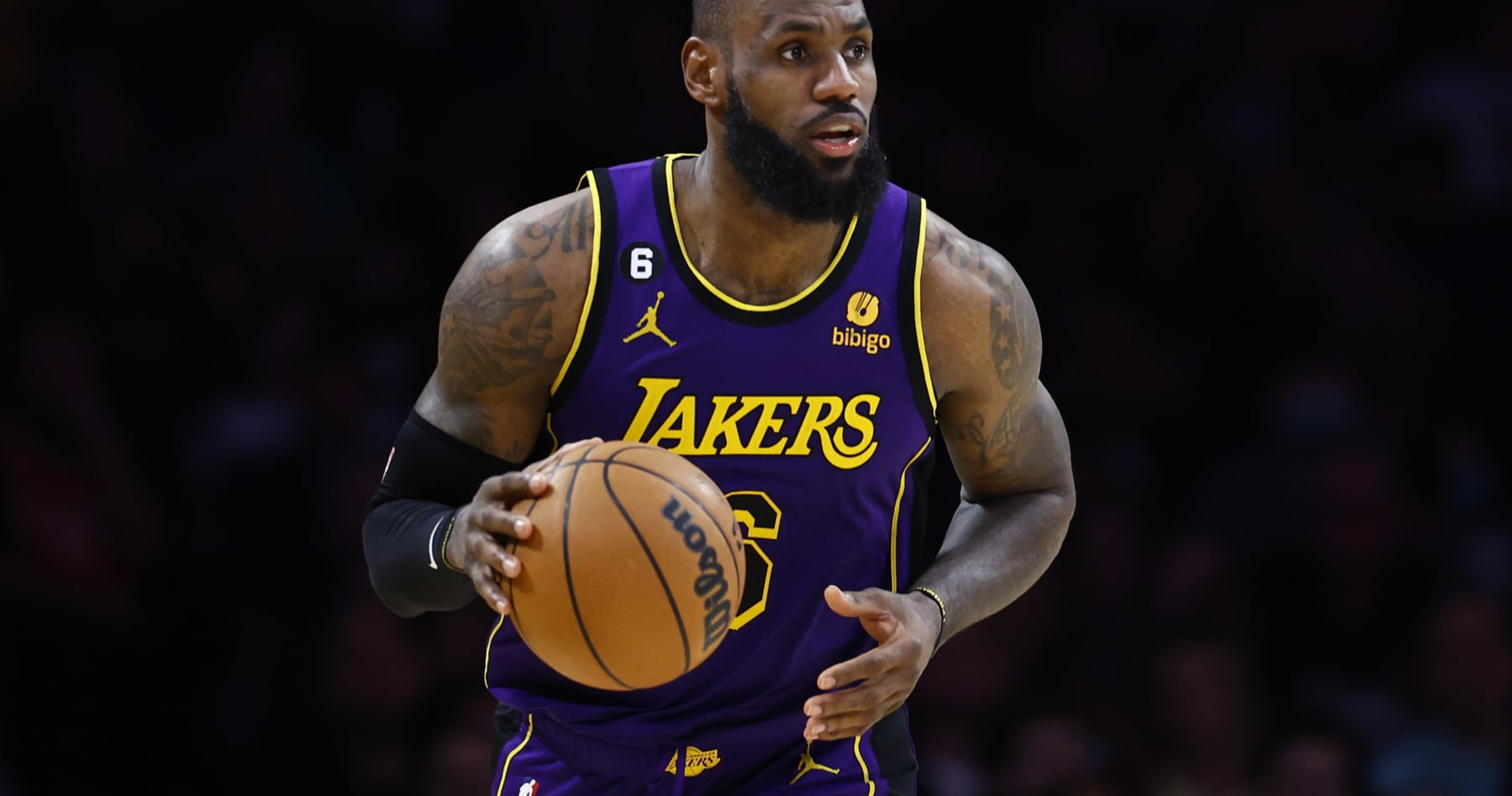 LeBron James on Lakers Trade Rumors: 'Y'all Know What the F--k Should Be Happening' thumbnail
