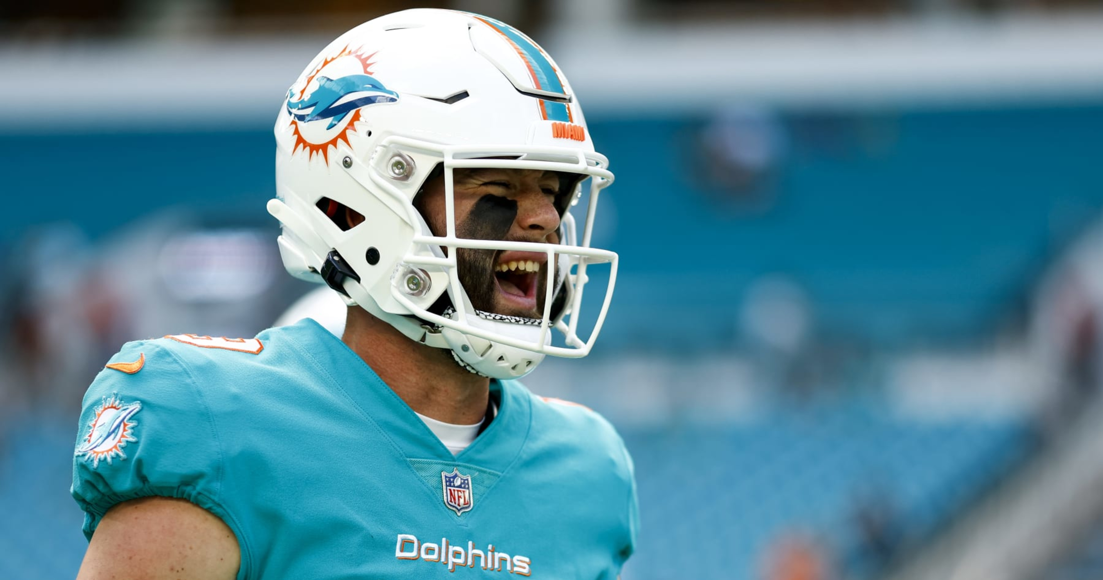 Dolphins beat Jets, get assist to clinch NFL playoff berth