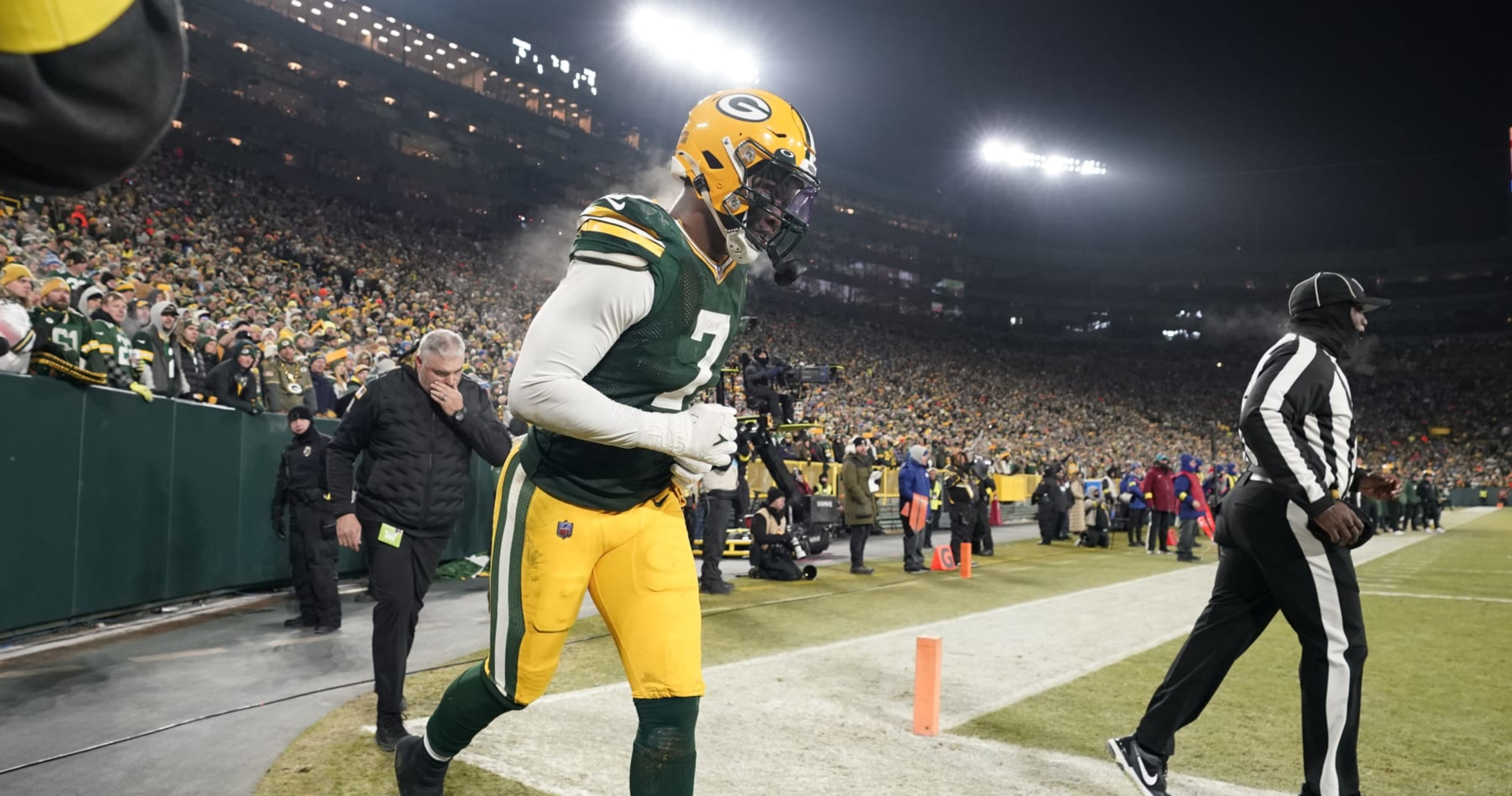 Packers' Quay Walker Apologizes to Lions, Medical Staff for Shoving Trainer thumbnail