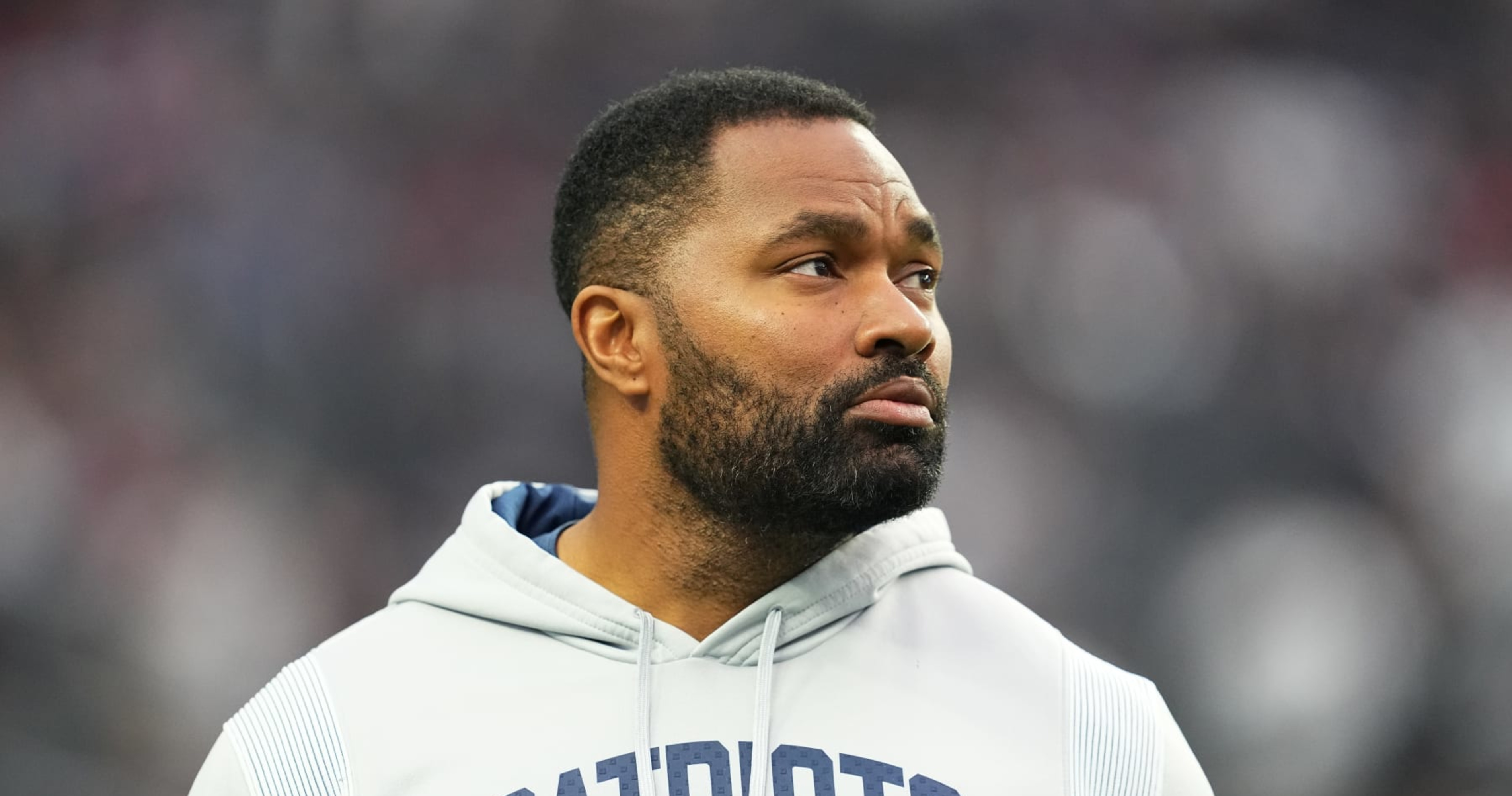 Patriots add former linebacker Jerod Mayo to coaching staff