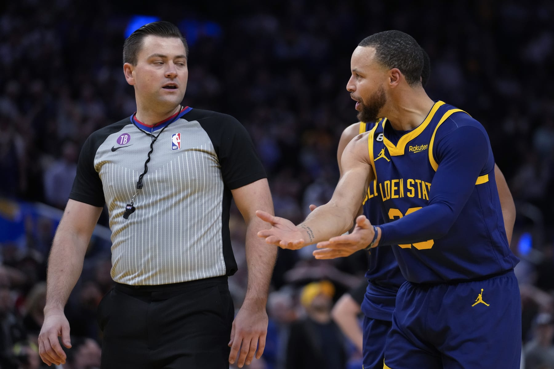 Warriors' Stephen Curry Fined $25K for Throwing Mouth Guard into Stands vs. Grizzlies - Vimarsana News