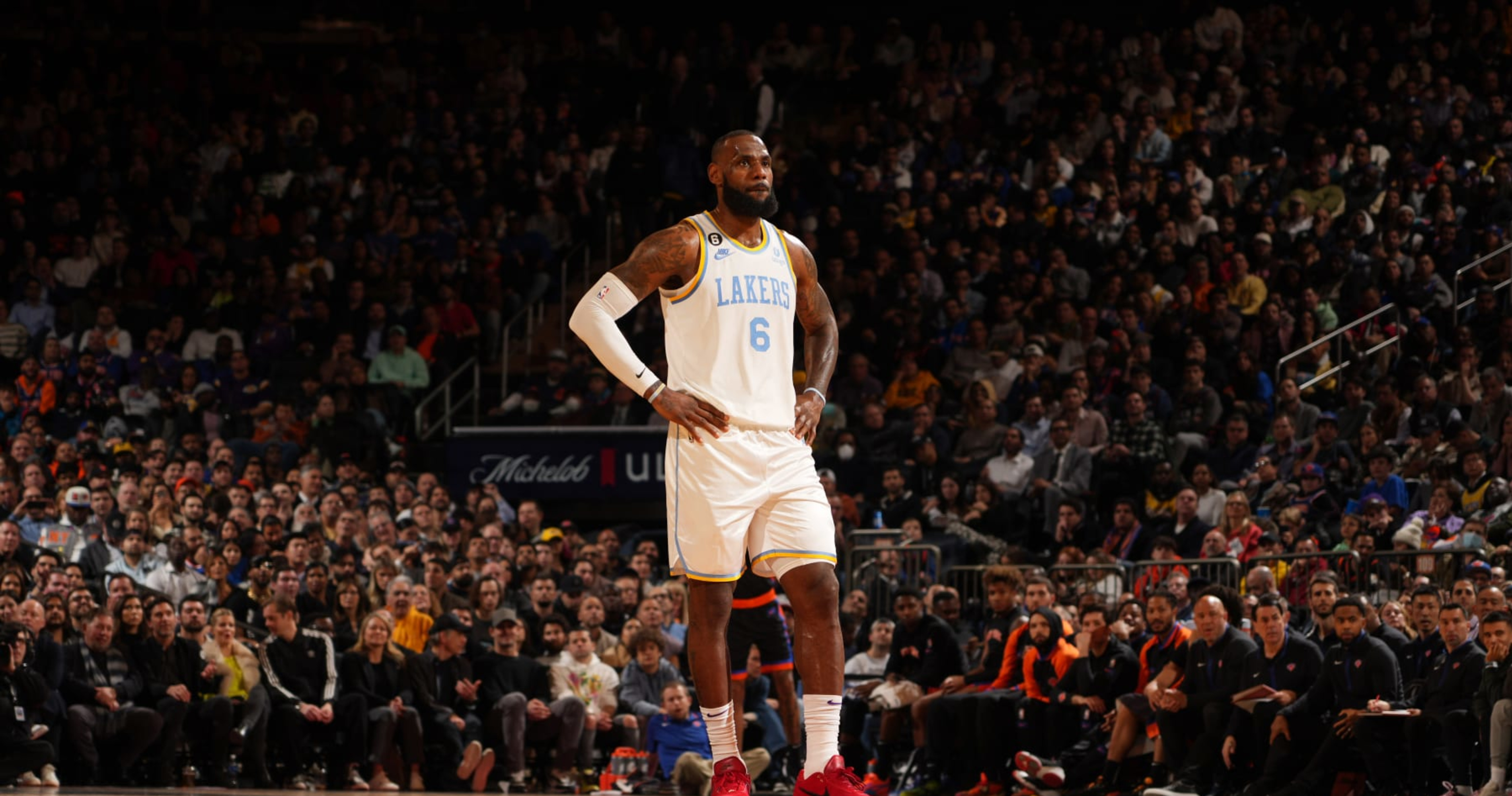 Lakers' LeBron James Says He'll Play 'at Least a Few More Years' After Knicks Win