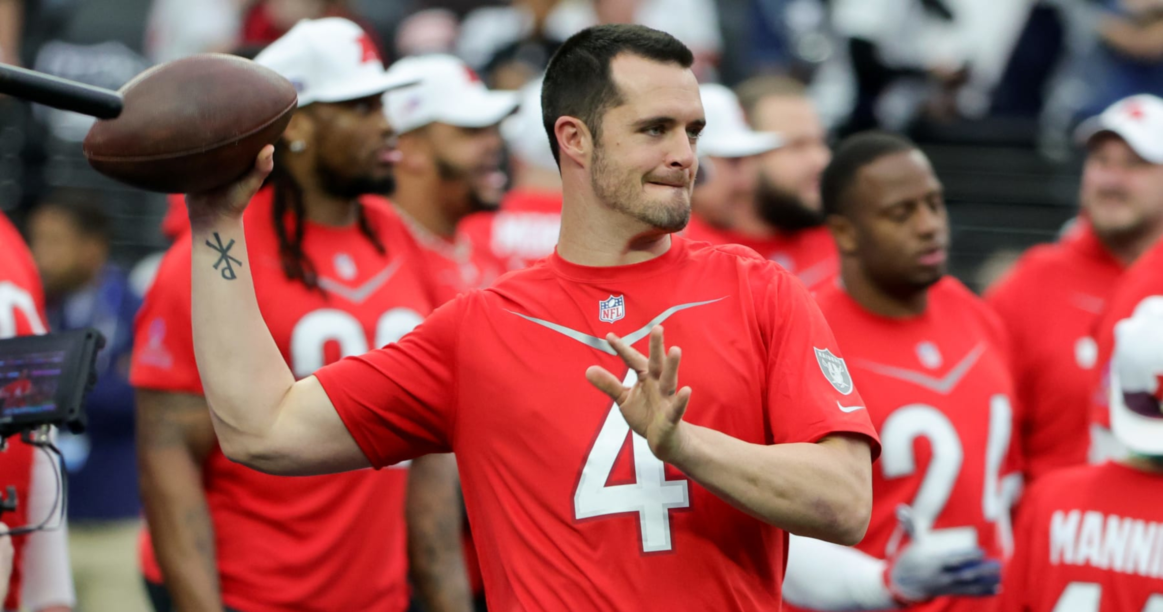 Report: Derek Carr given permission to visit Saints