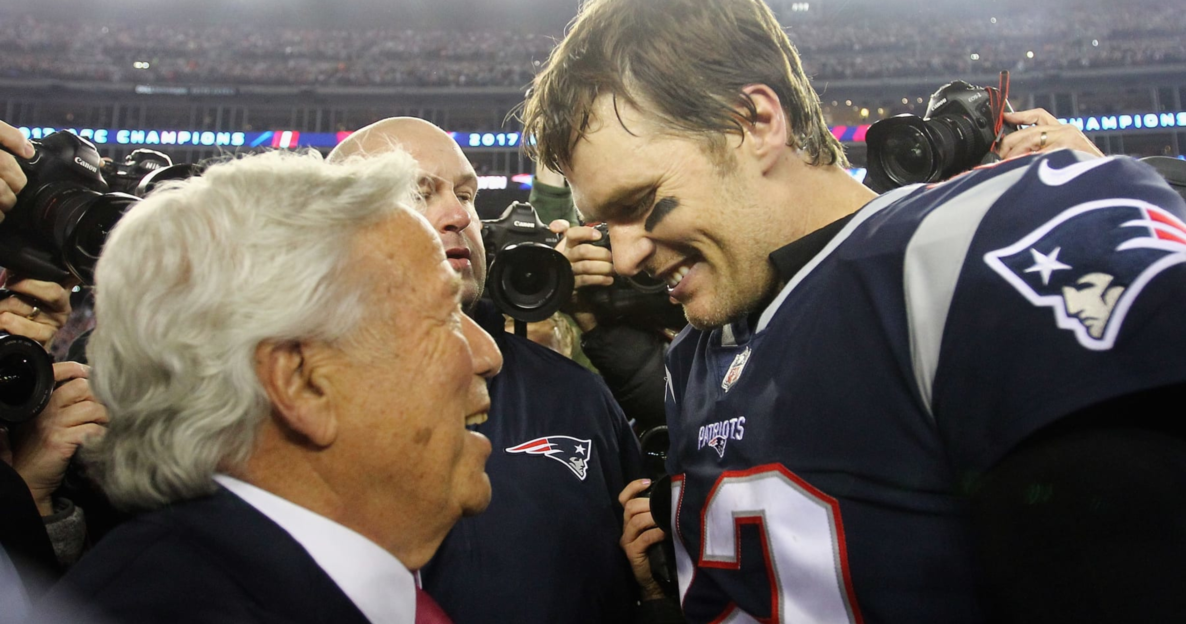 Patriots' Robert Kraft would love to sign Tom Brady to 1-day contract