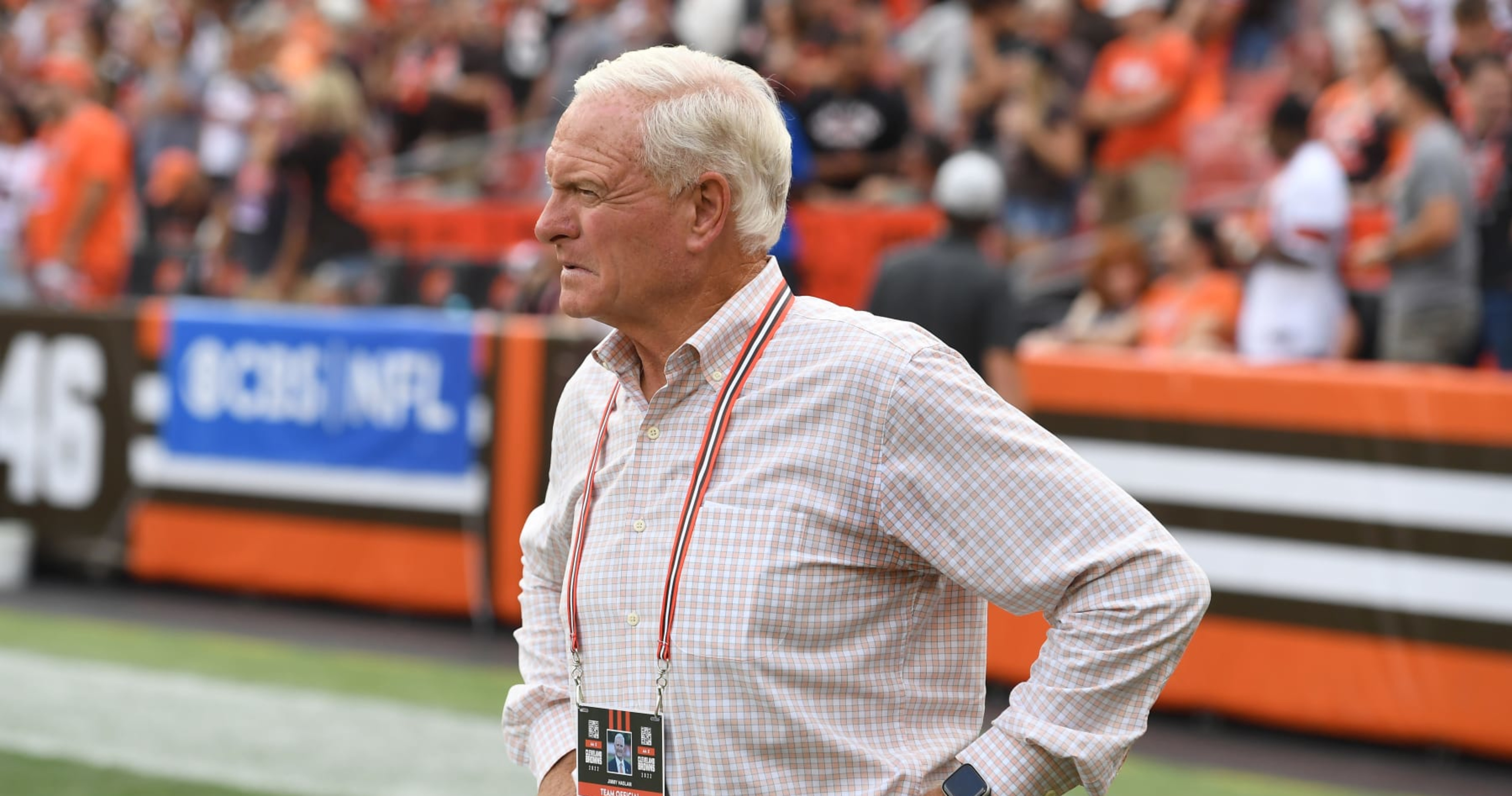 Browns owner Jimmy Haslam has agreement to buy Milwaukee Bucks share