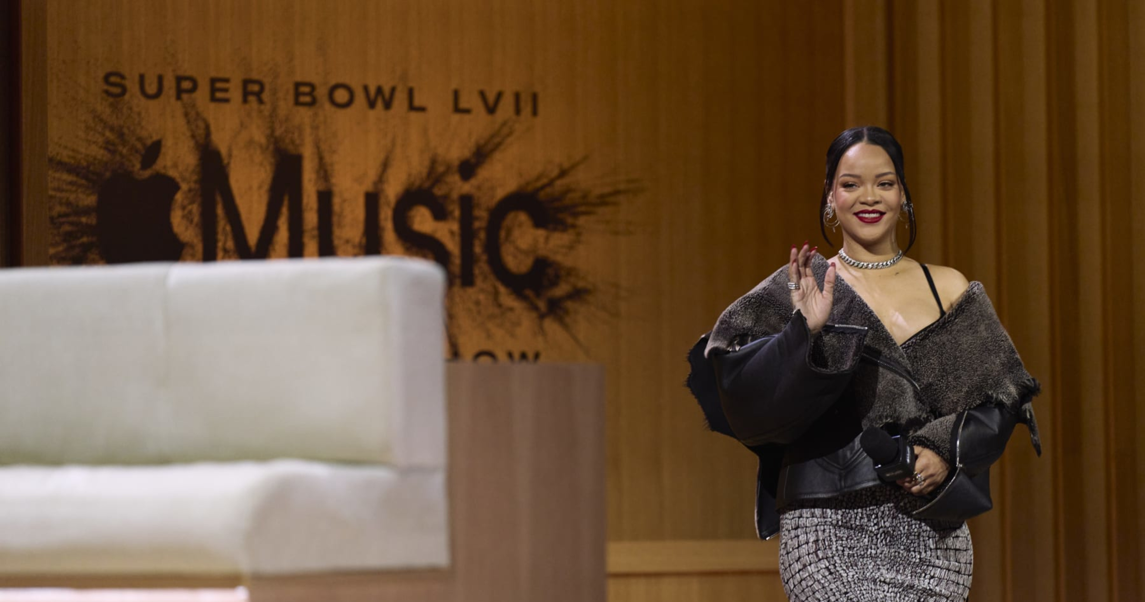 A Pregnant Rihanna Performs Super Bowl LVII Halftime Show: Watch – Rolling  Stone