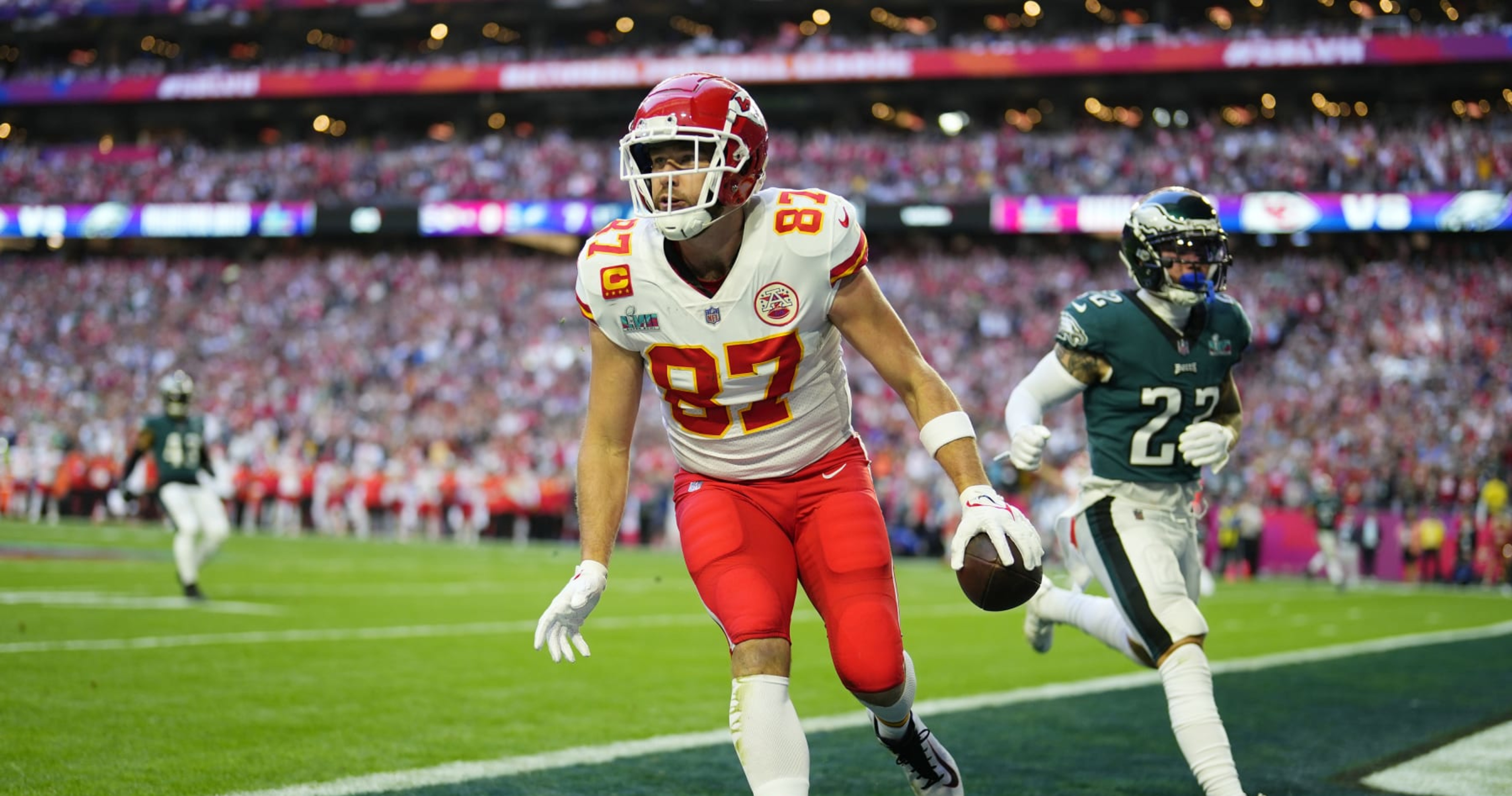 Chiefs' Travis Kelce Passes Rob Gronkowski for 2nd Place in NFL Playoff