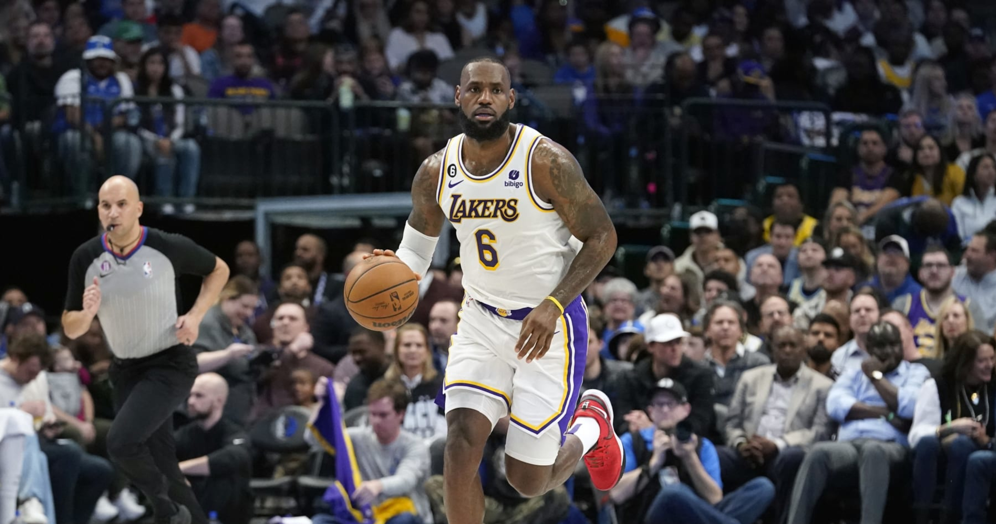 Los Angeles Lakers star LeBron James to miss at least 3 weeks with right  foot injury