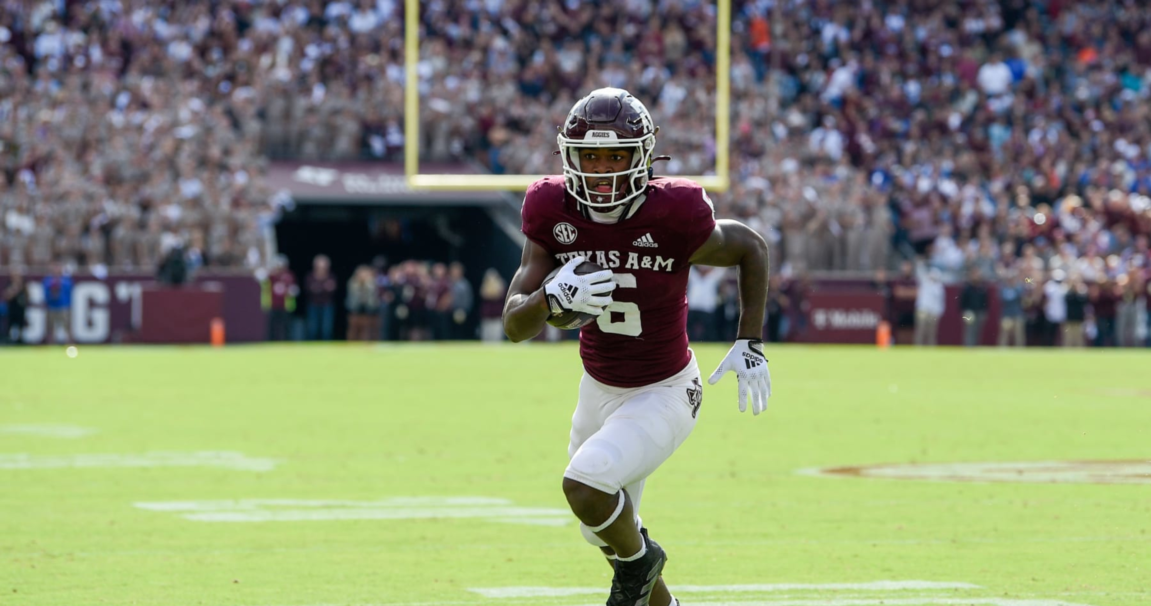 Texas A&M RB Devon Achane Expects to Beat DJ Turner for Fastest 40 Time