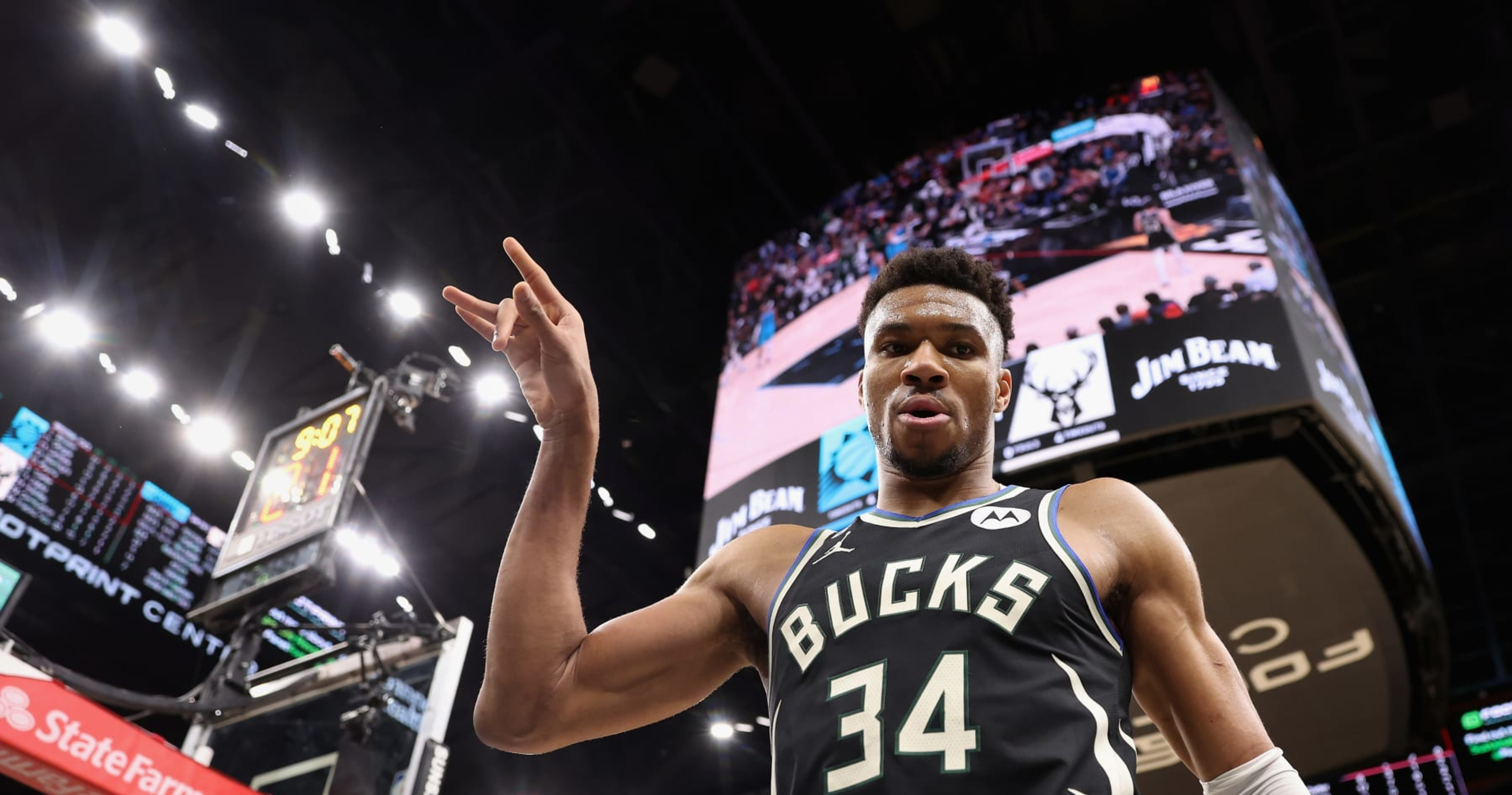 Bucks' Giannis Antetokounmpo: 'I'm F--king Desperate' To Win 3rd MVP ...