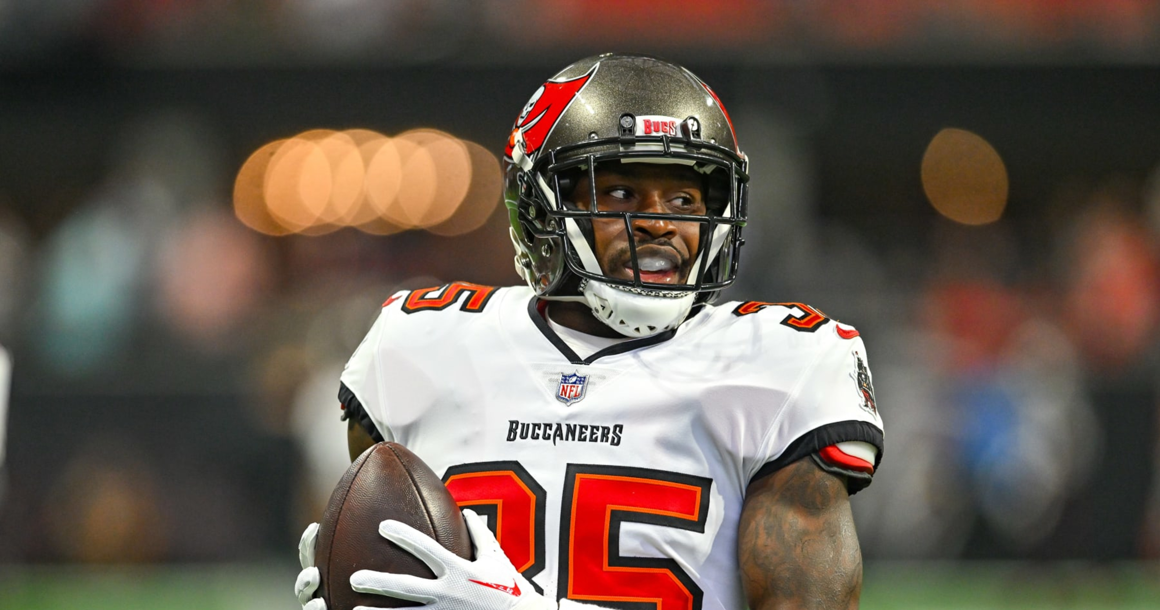 Lavonte David gets his wish to potentially finish career with Bucs