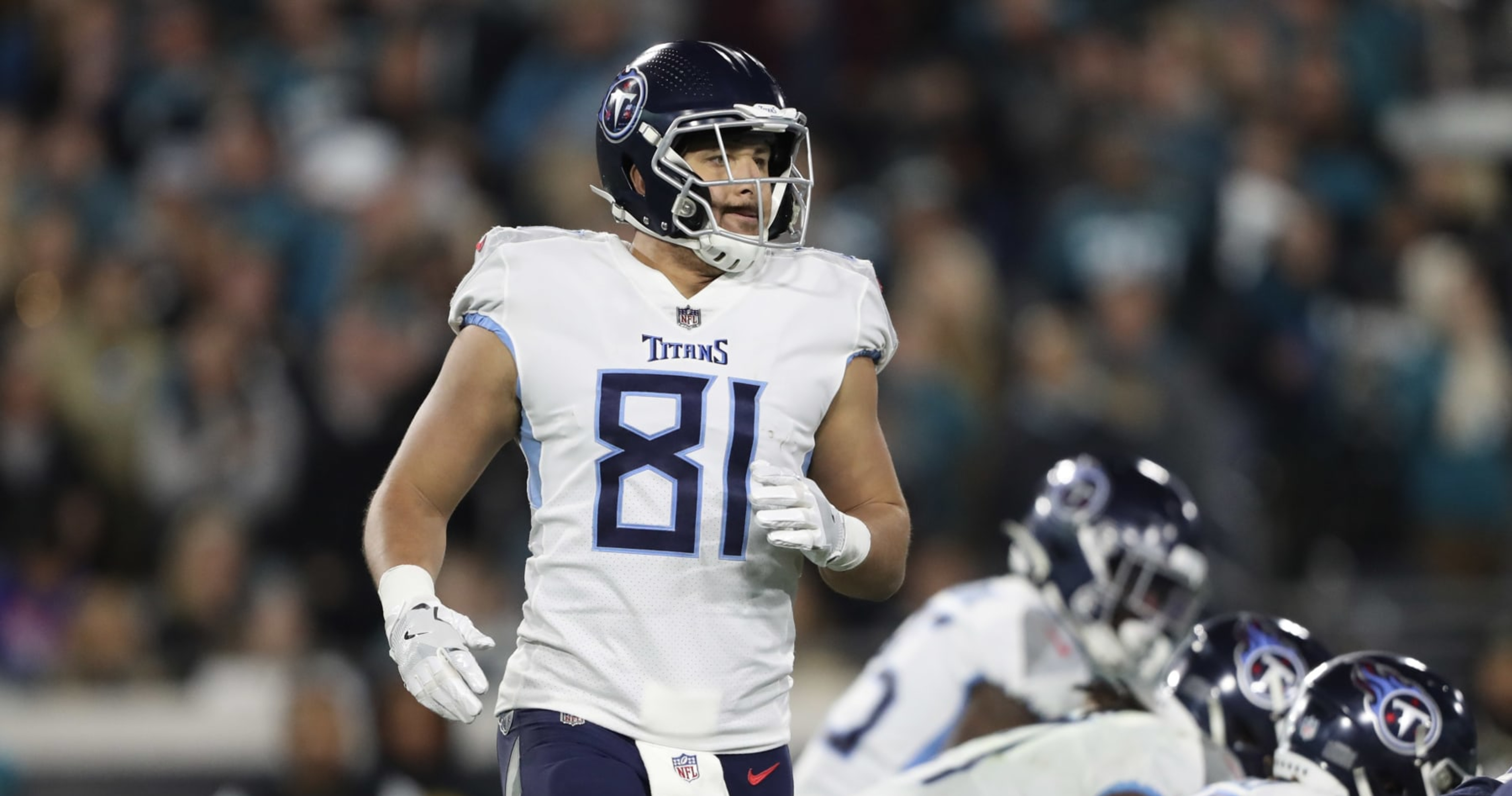 Raiders news: Las Vegas signs tight end Austin Hooper - Silver And