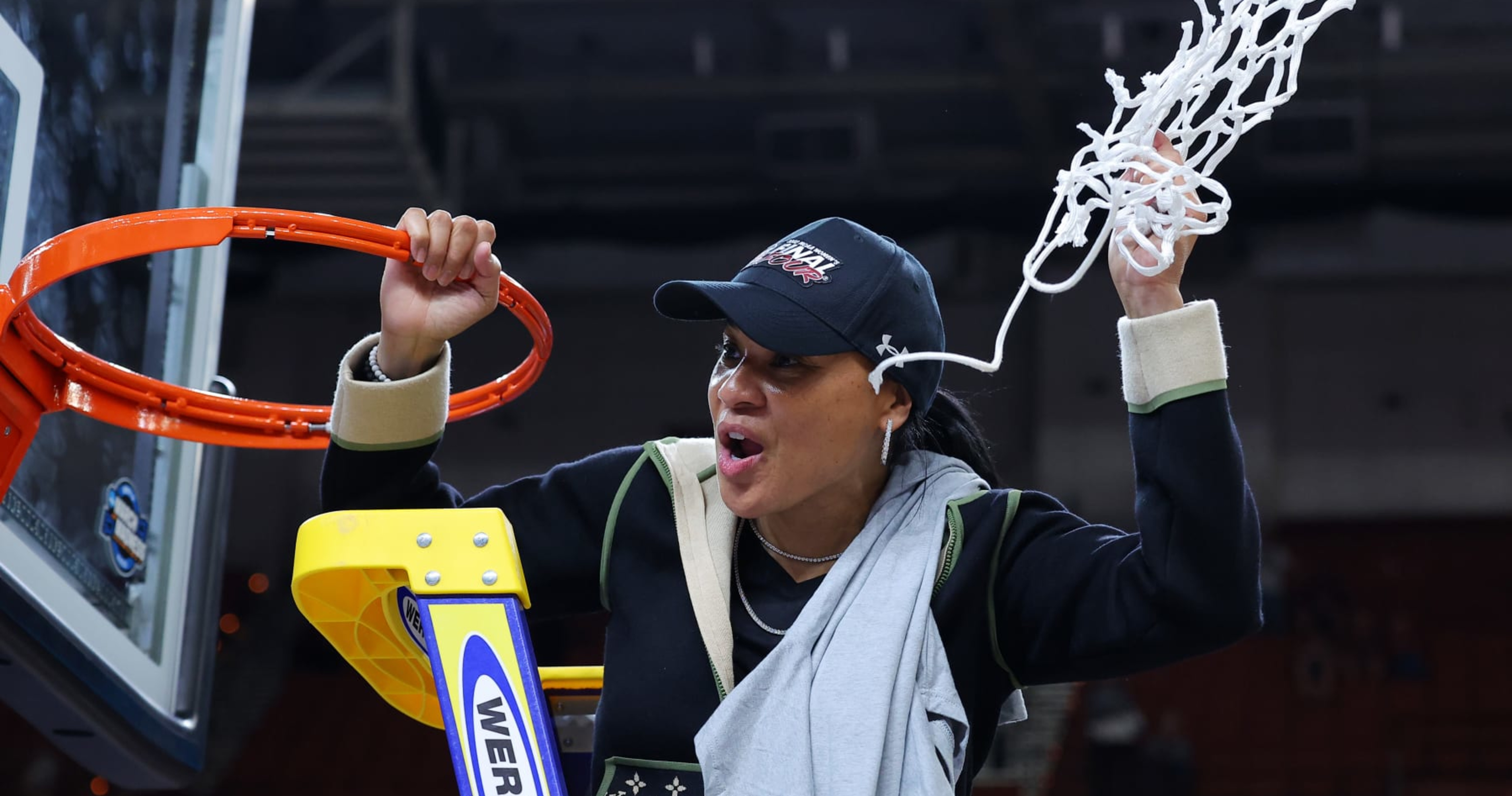 South Carolina's Dawn Staley is AP women's coach of the year – Macomb Daily