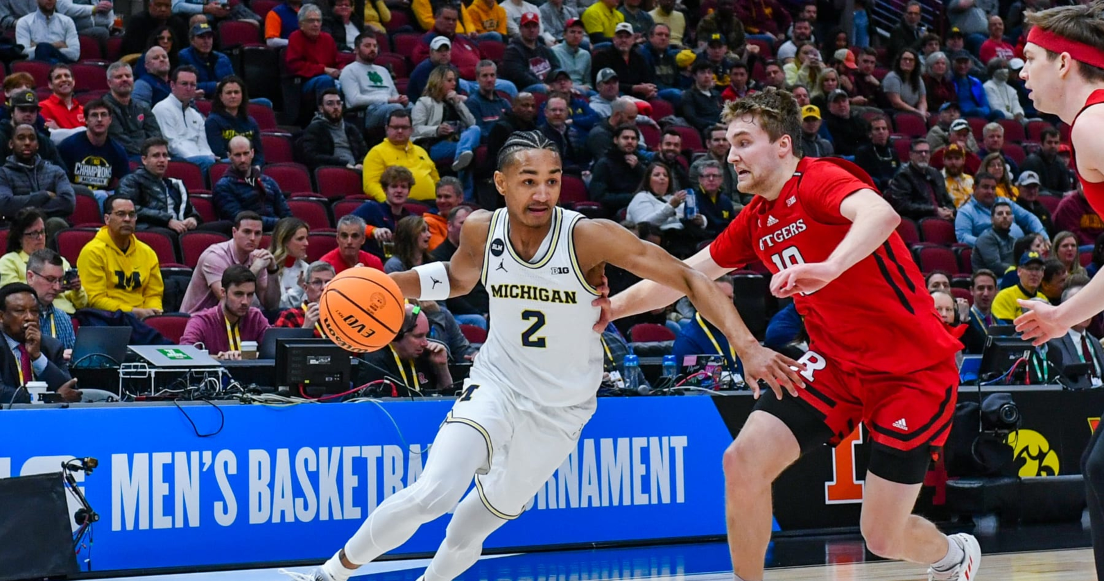 Possible Michigan Basketball transfer target stays in NBA draft