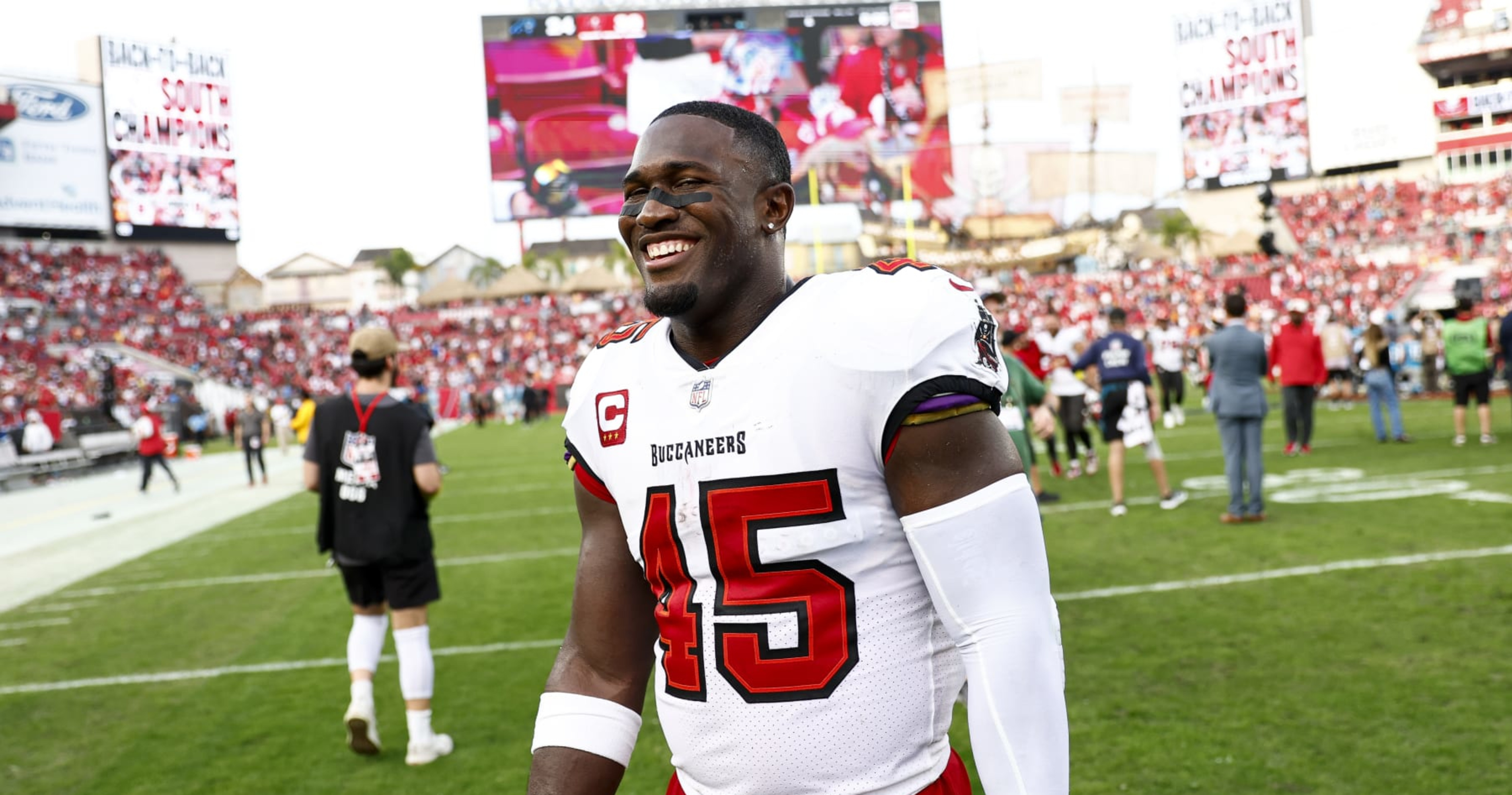 Landing Spots for Buccaneers LB Devin White After Requesting Trade