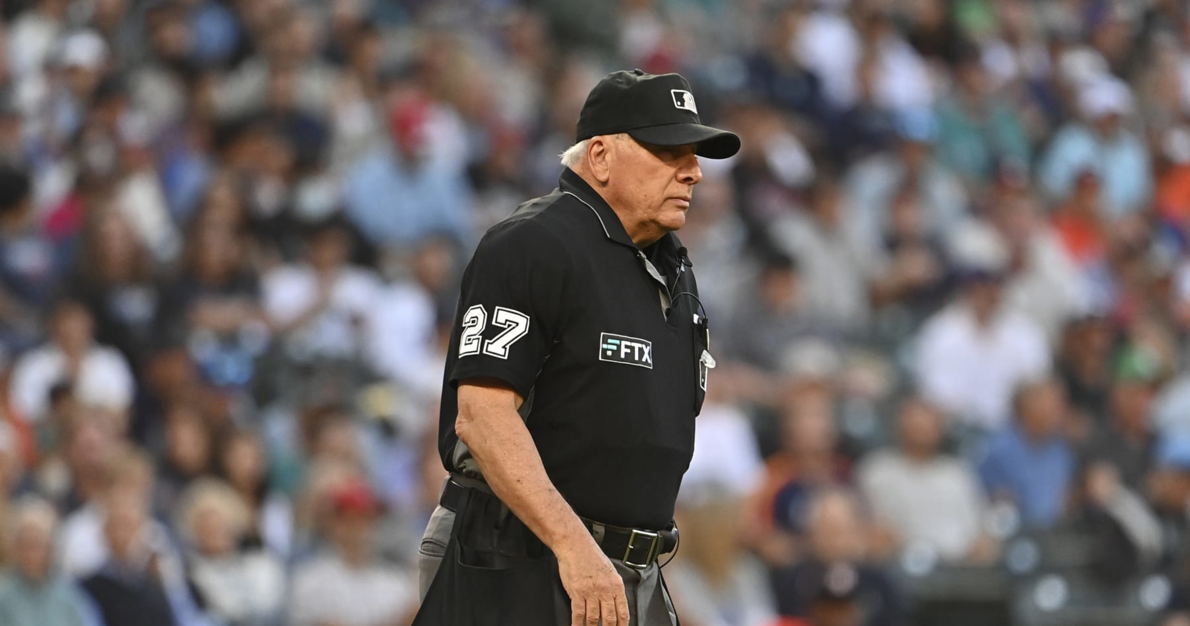 MLB ump Larry Vanover still in hospital after hit in head by throw - ESPN