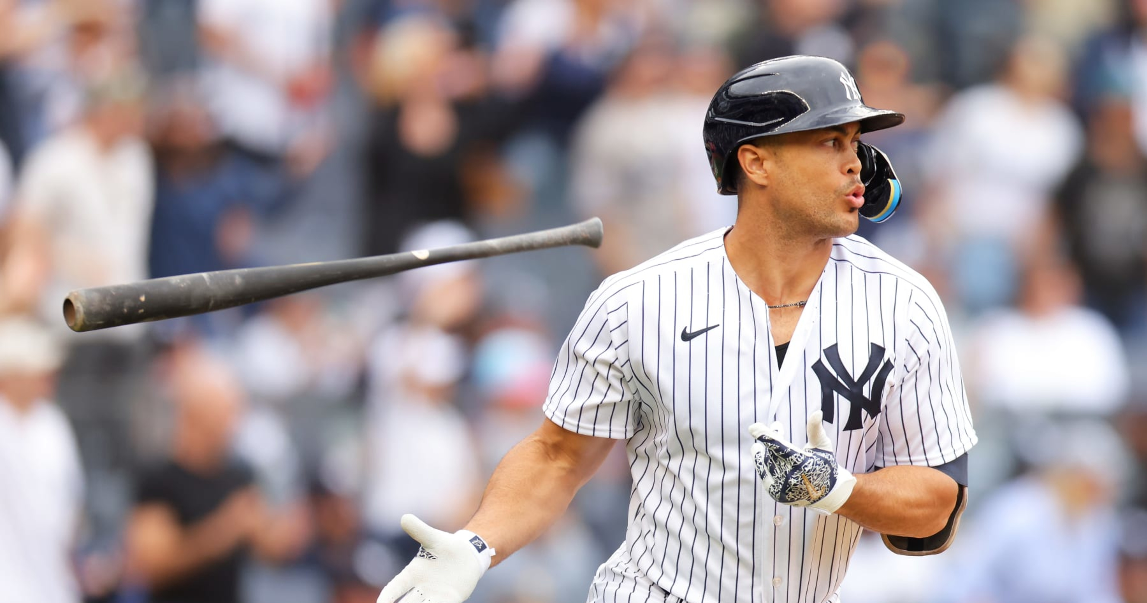 Giancarlo Stanton exits Yankees game vs Twins with possible injury