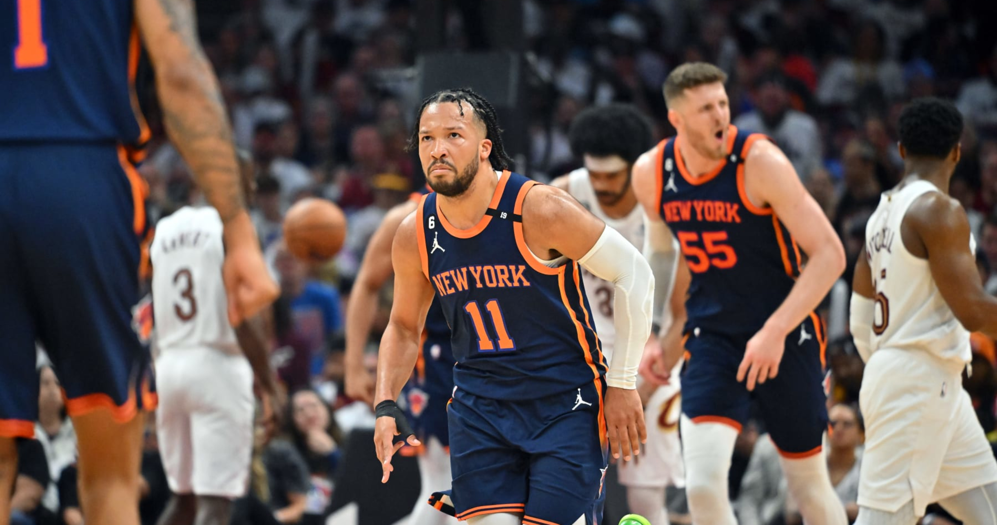 Josh Hart's clutch play saves Knicks in Game 1 win over Donovan