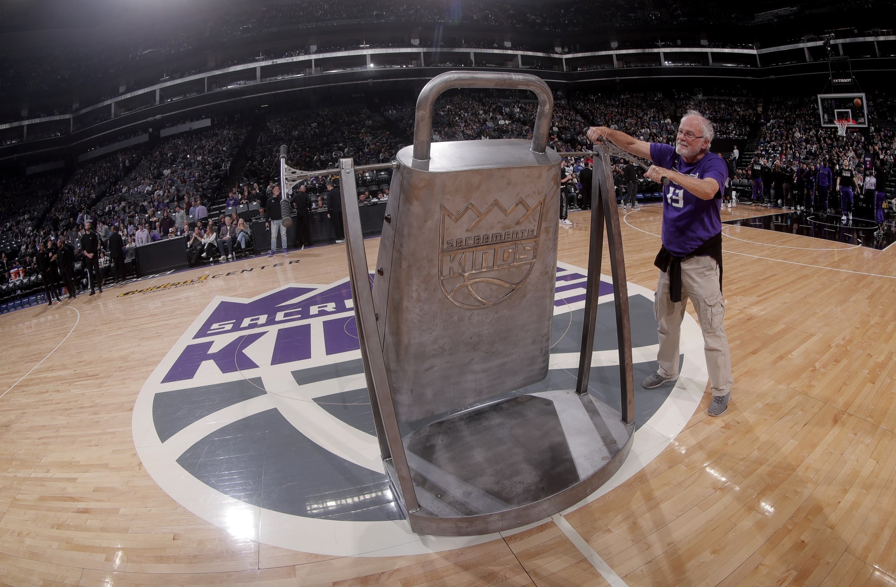 Kings Fans Not Allowed to Use Cowbells at Chase Center for Warriors