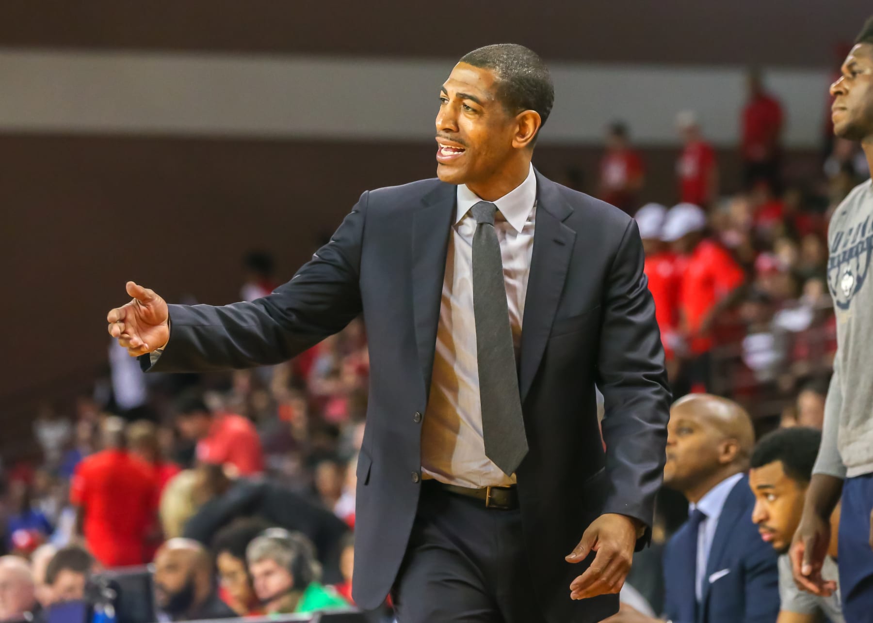 Pistons Rumors Kevin Ollie, Charles Lee, Jarron Collins Are Front