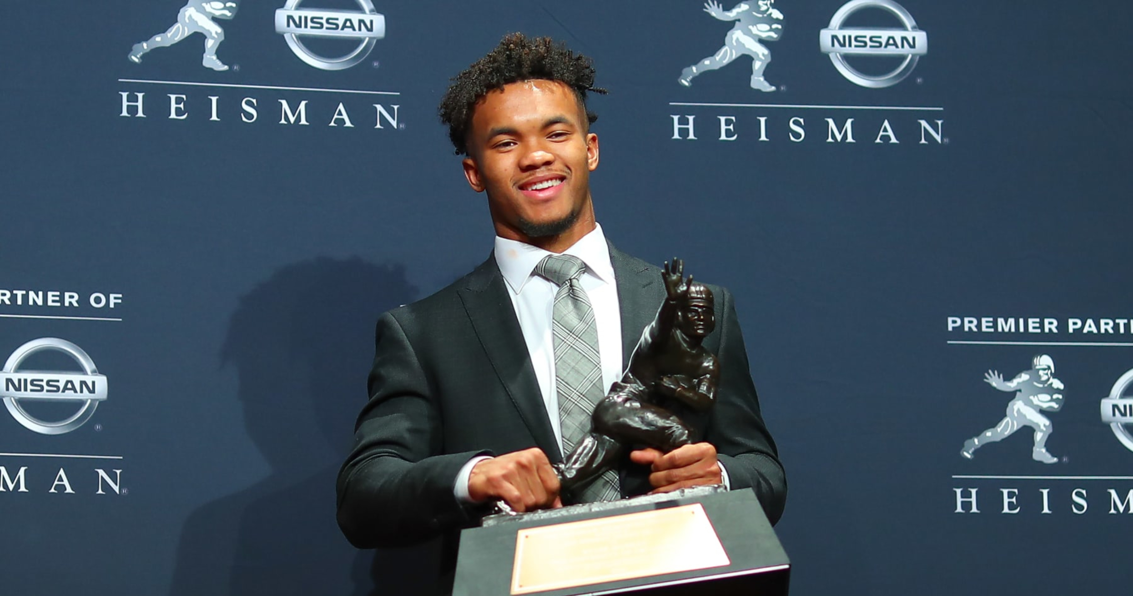 Ex-Oklahoma QB Murray Honored With Statue For Heisman Season