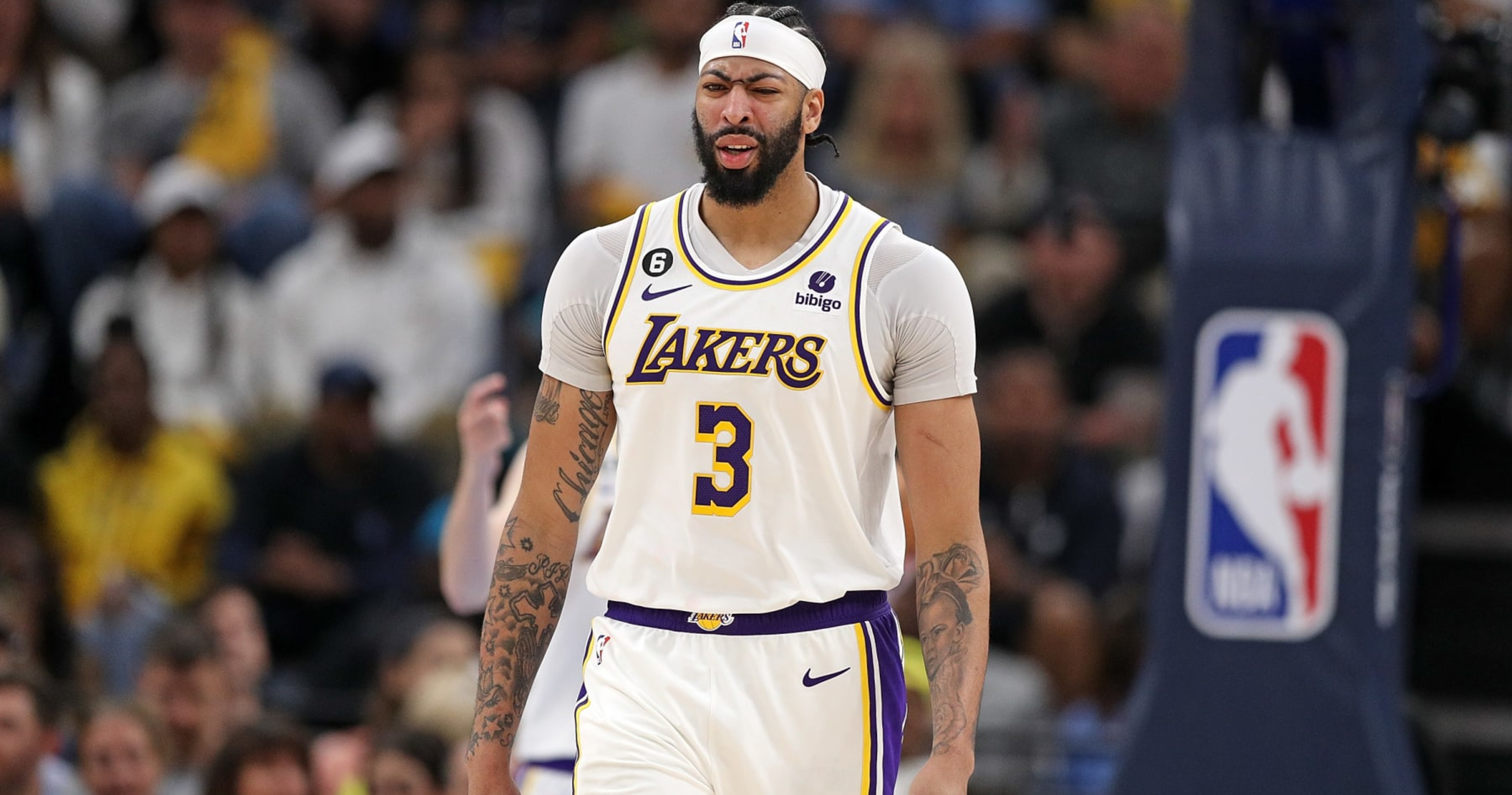 Anthony Davis not in concussion protocol, Lakers list him as