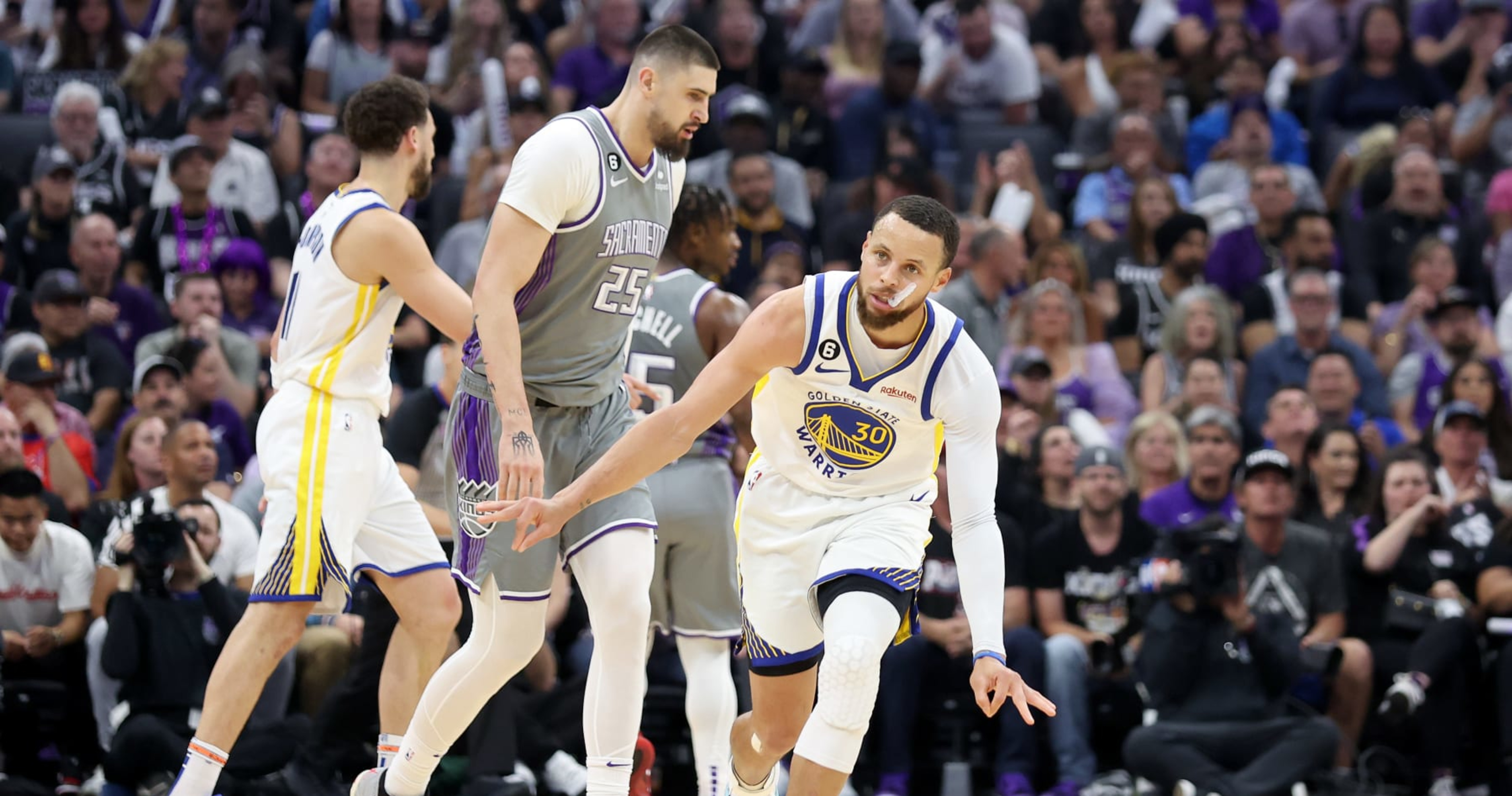 Steph Curry Praised By Fans For Clutch Play As Warriors Hold Off Deaaron Fox Kings News