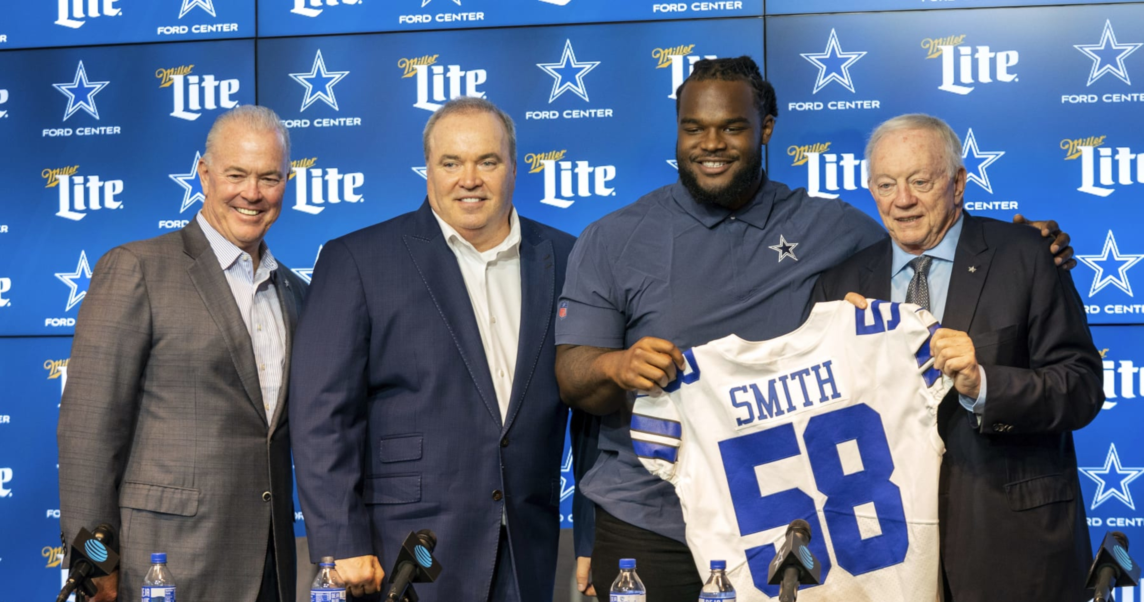 Tyron Smith INJURY + Cowboys Rumors & News On Tyler Smith, Deuce Vaughn  Hype And Brandon Aubrey 