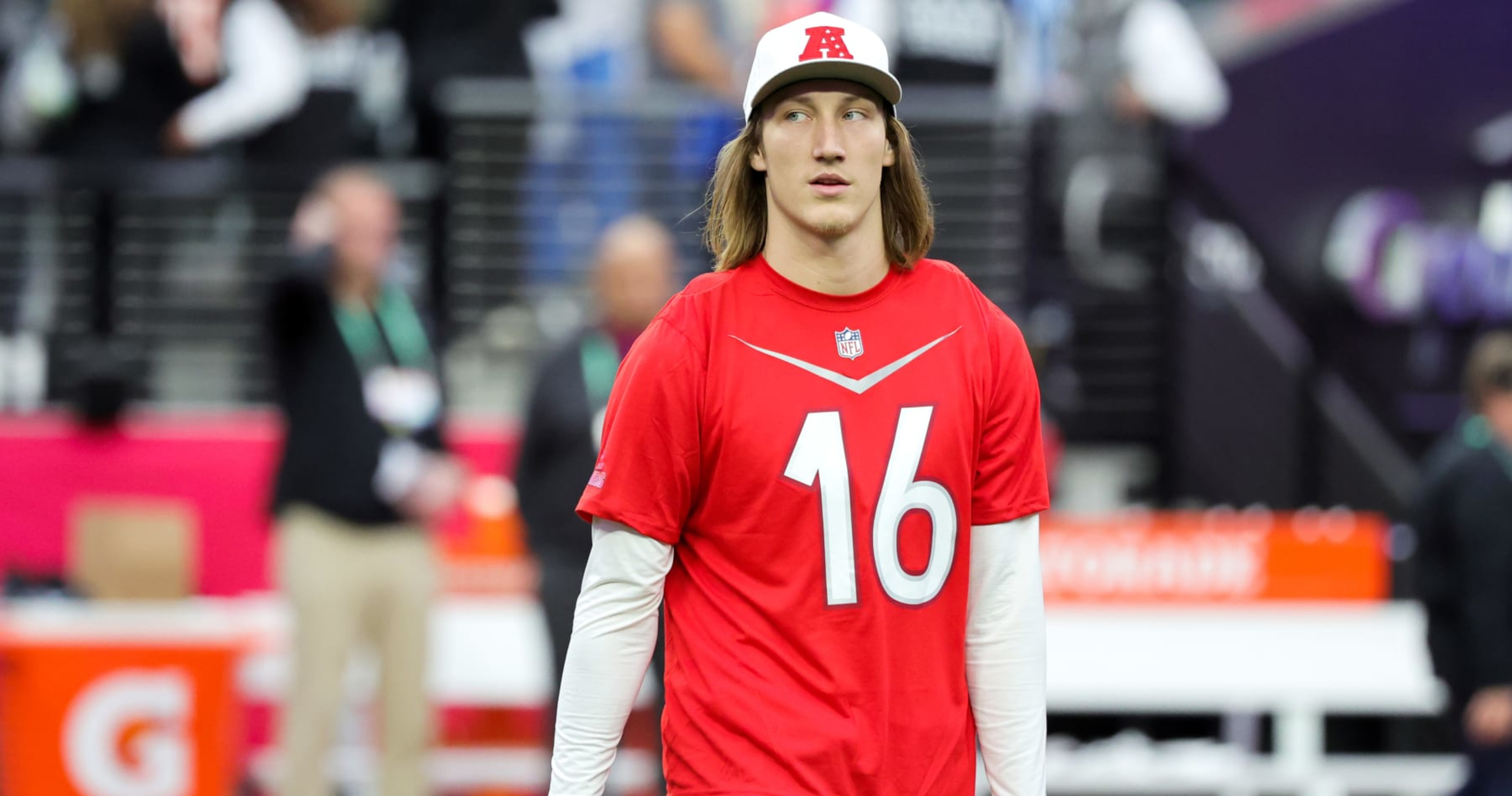 Around The NFL on X: Jaguars QB Trevor Lawrence replaces Chiefs QB Patrick  Mahomes at Pro Bowl Games    / X