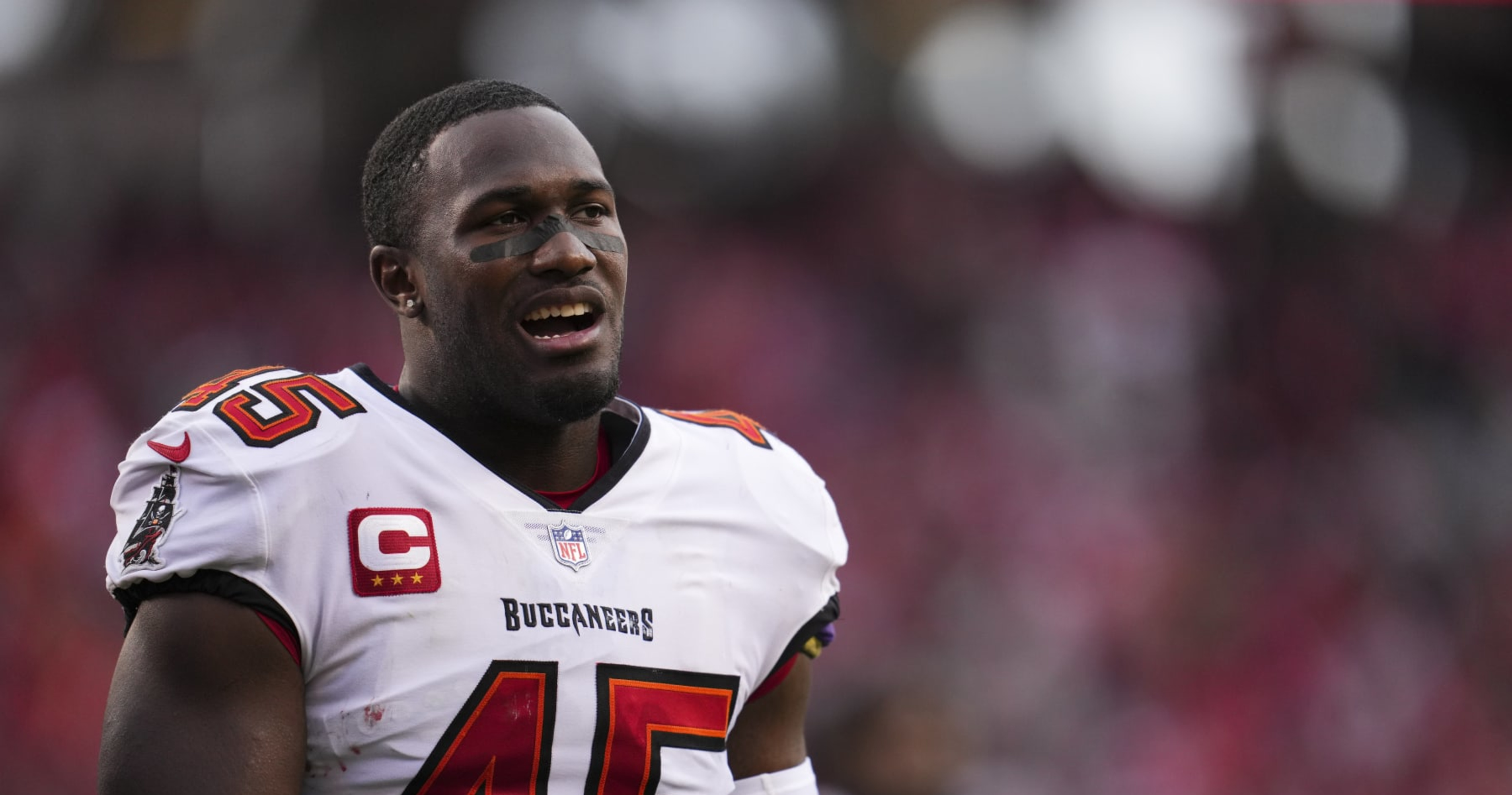 Devin White's Contract Wishes Are 'Champagne Problems,' Bucs Asst. Larry  Foote Says, News, Scores, Highlights, Stats, and Rumors