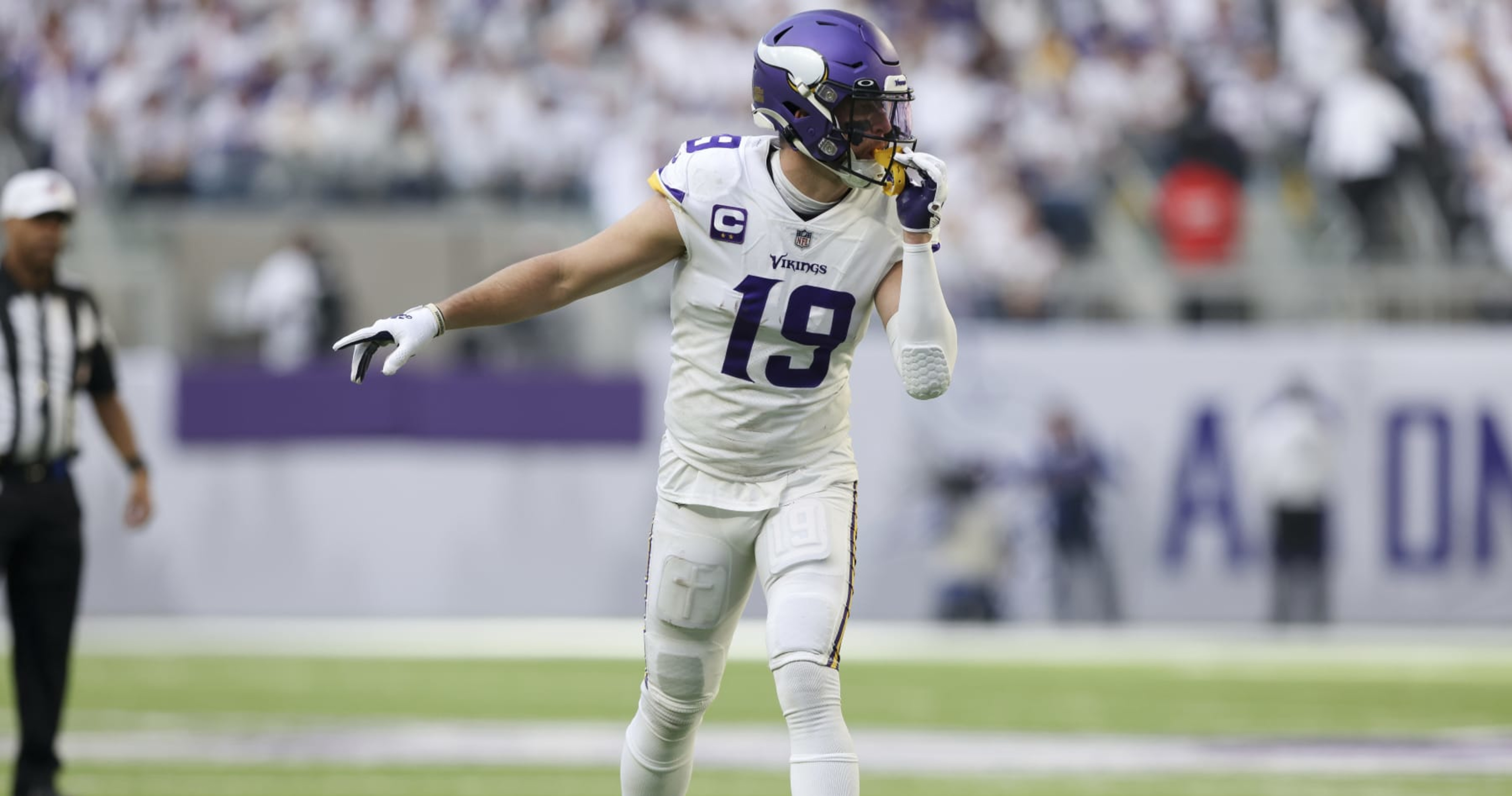 Vikings cut WR Thielen after 10 years with home-state team